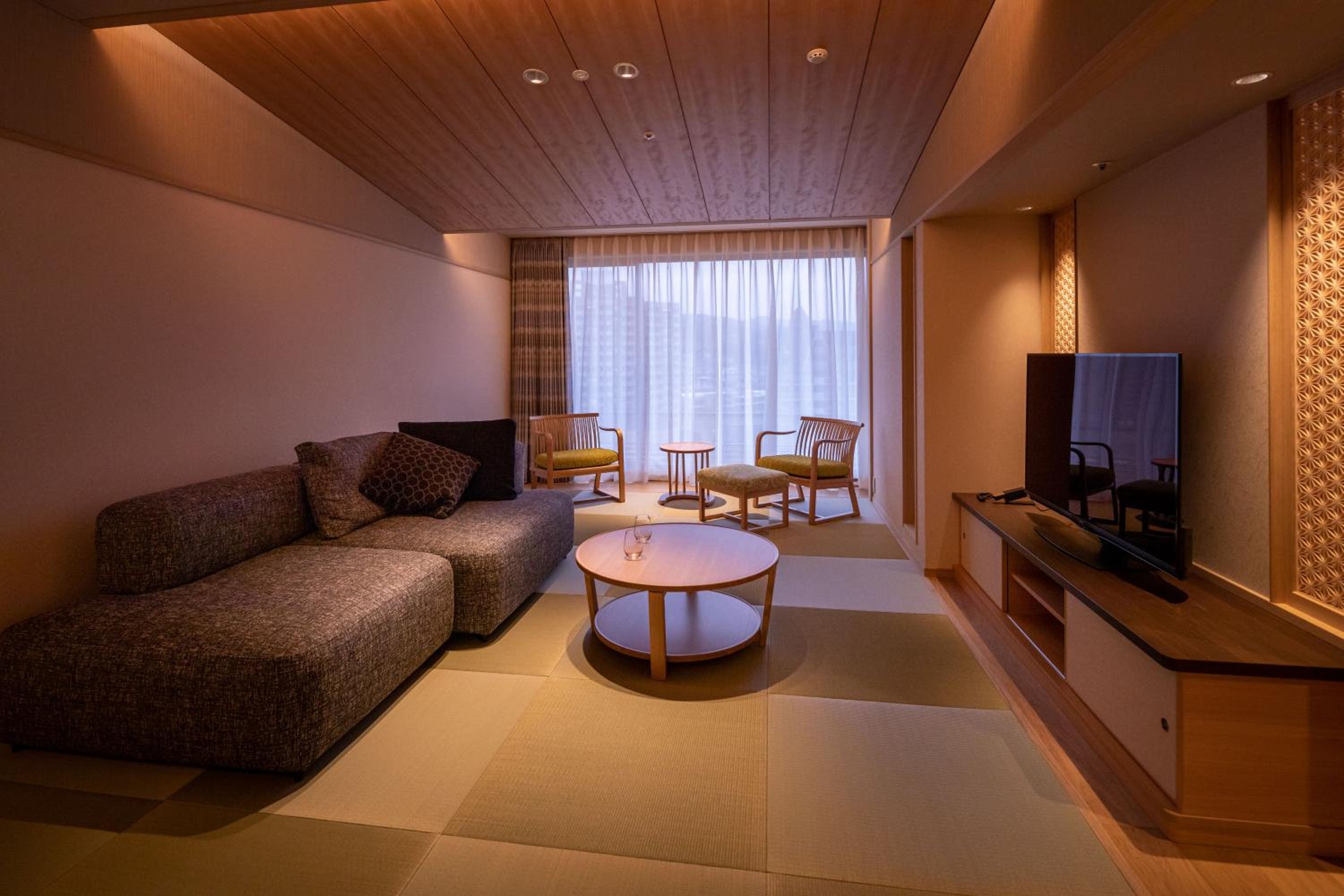 Suite Room with Private Semi-open-air Bath photo 3