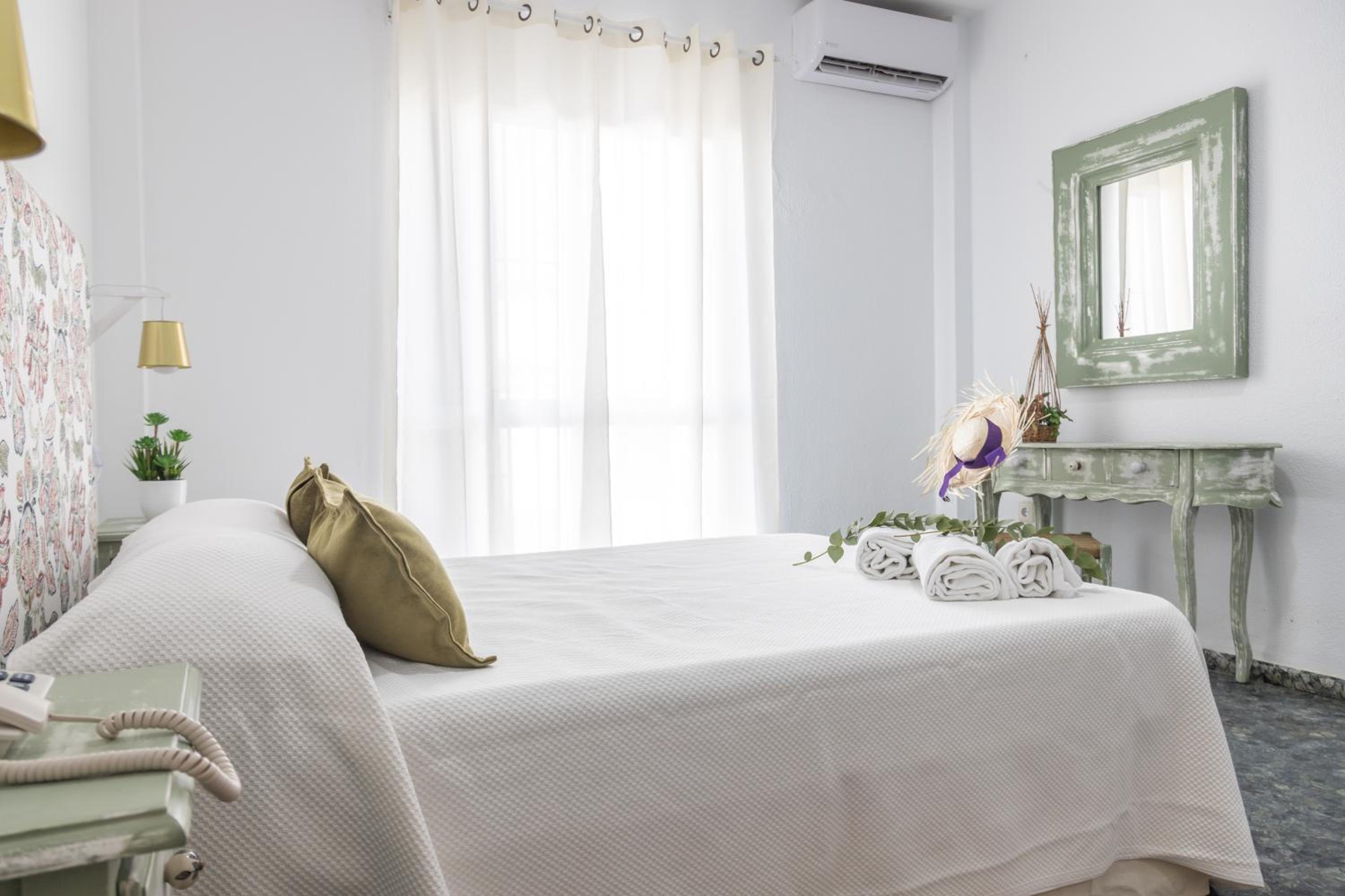 Double Room - Photo 5