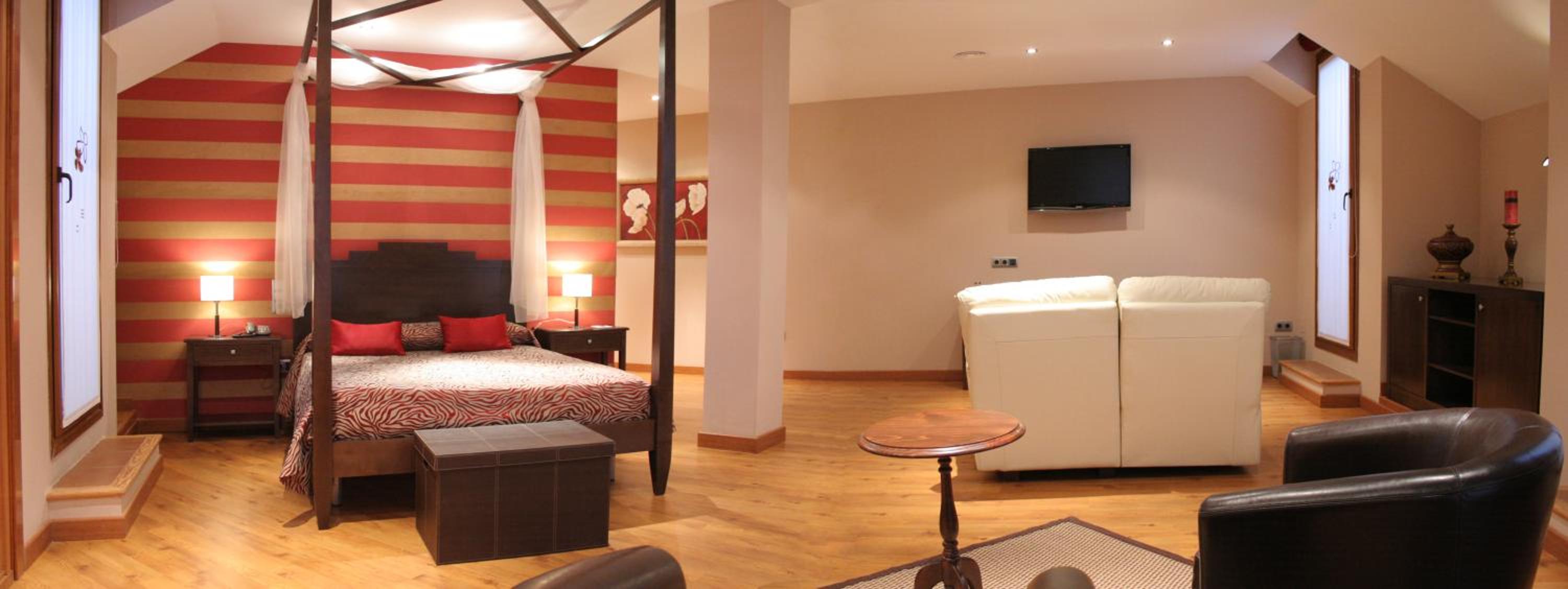 Suite with Spa Bath - Photo 4