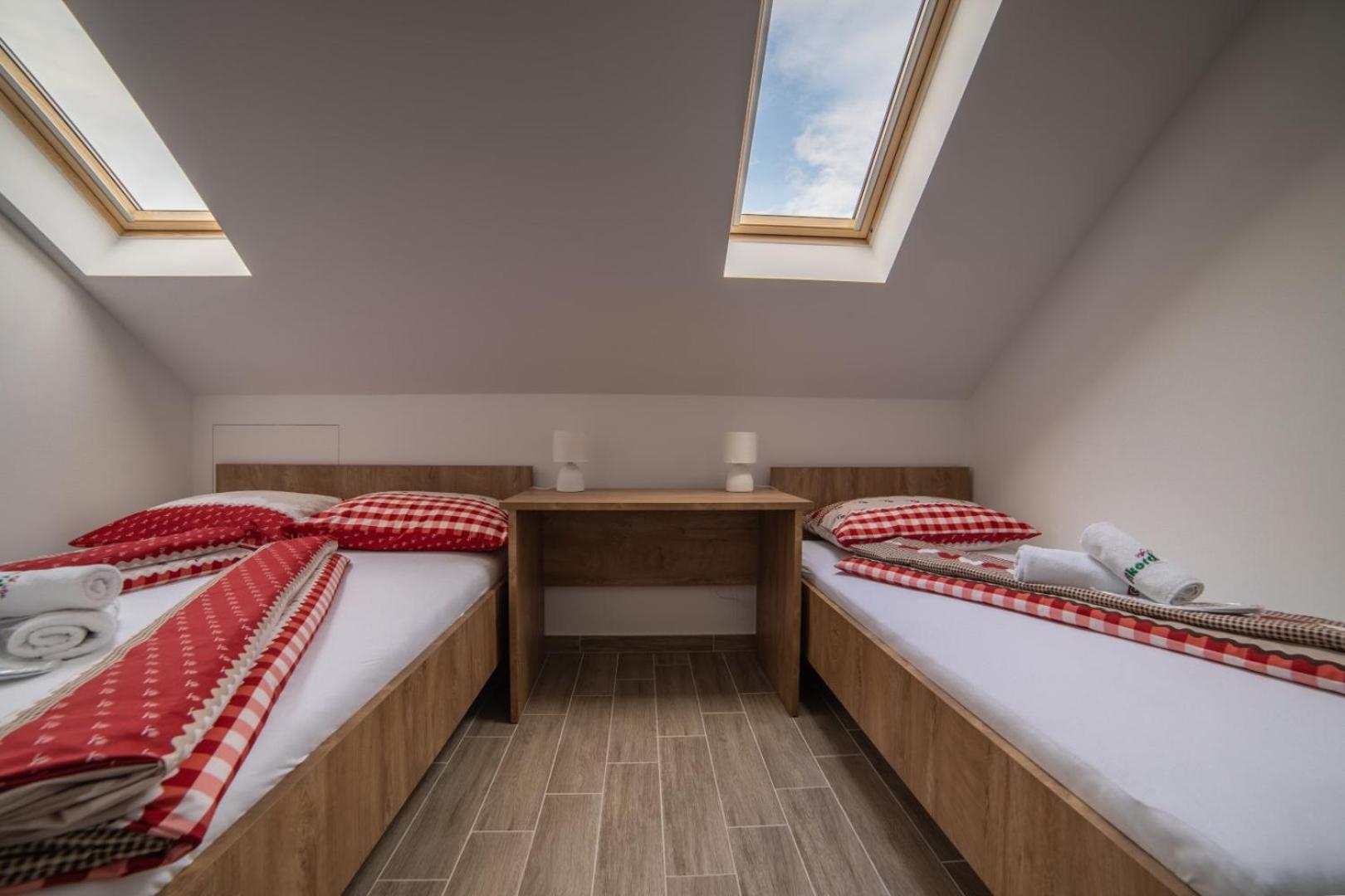 Twin Room - Photo 5