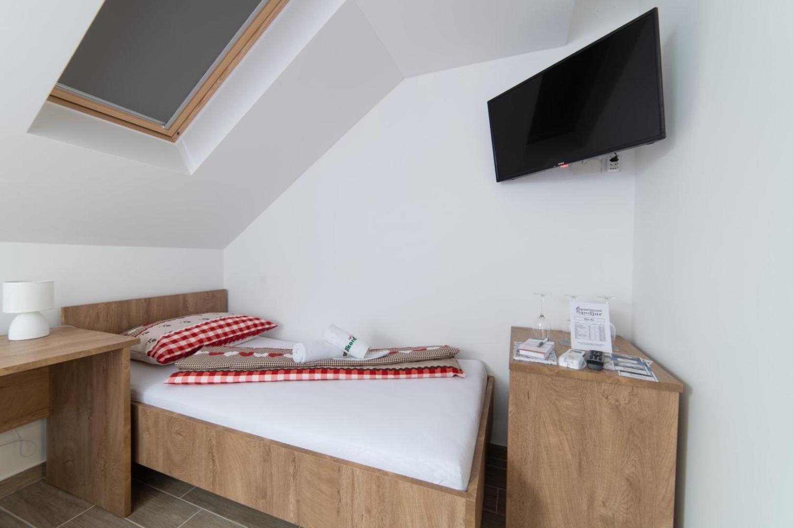 Twin Room - Photo 1