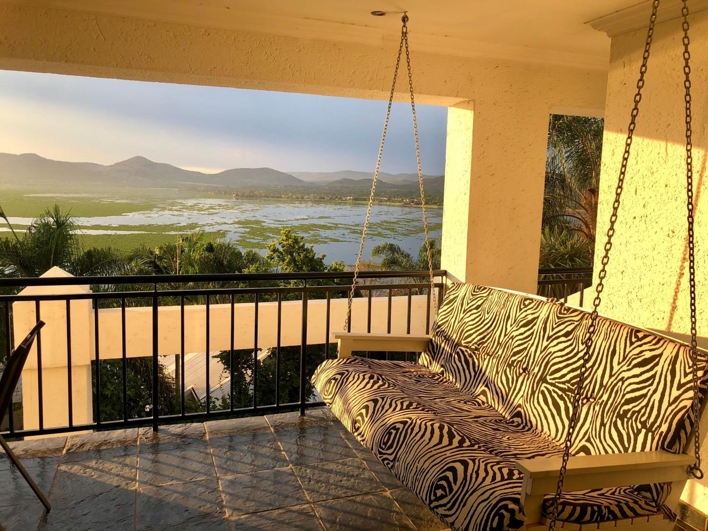 Family Room with Lake View - Photo 11