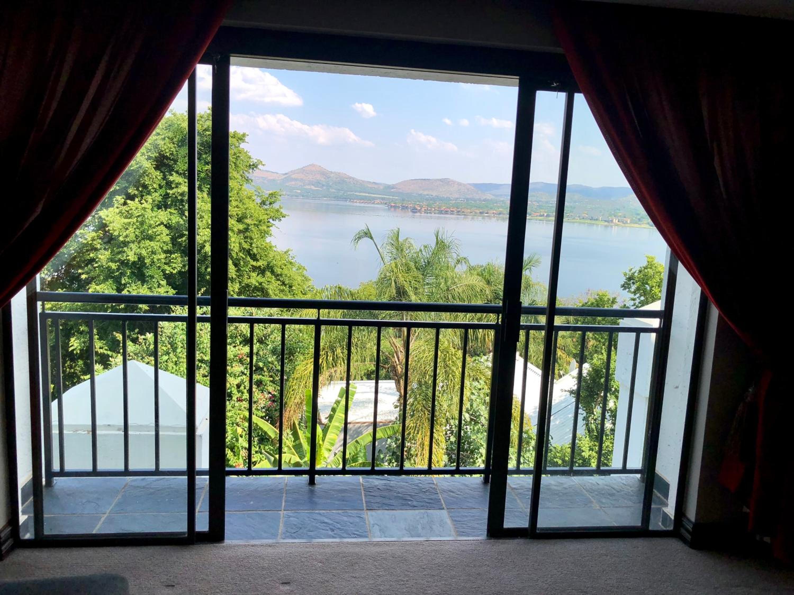 Family Room with Lake View - Photo 8