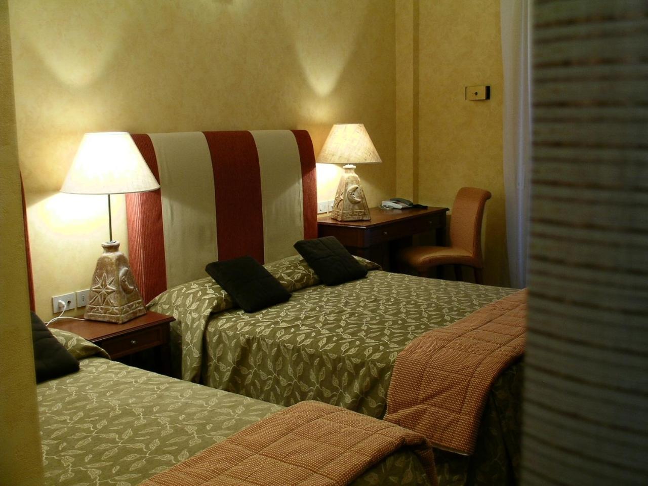 Standard Triple Room - Photo 1