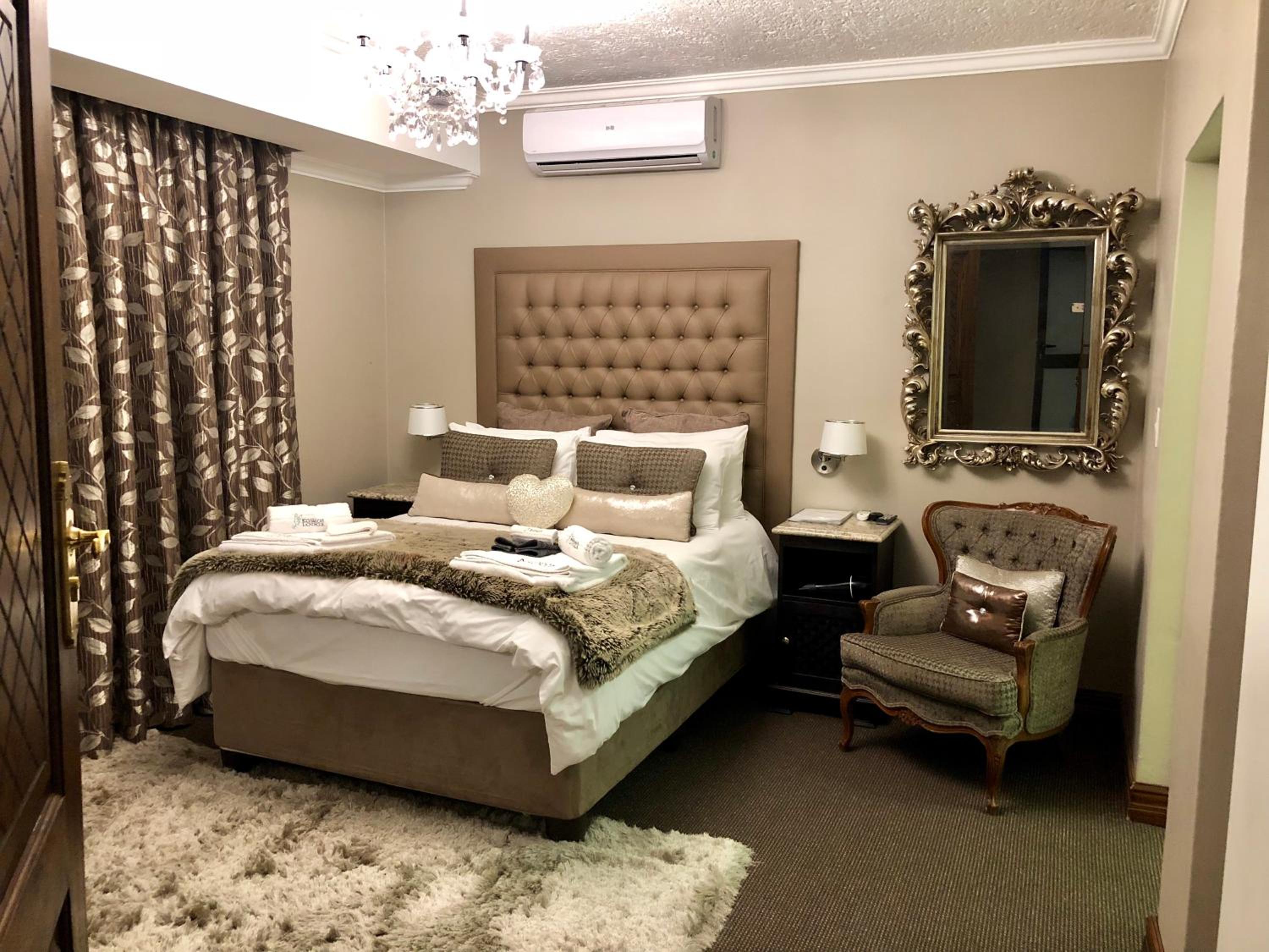 Deluxe Double Room with Shower - Photo 6