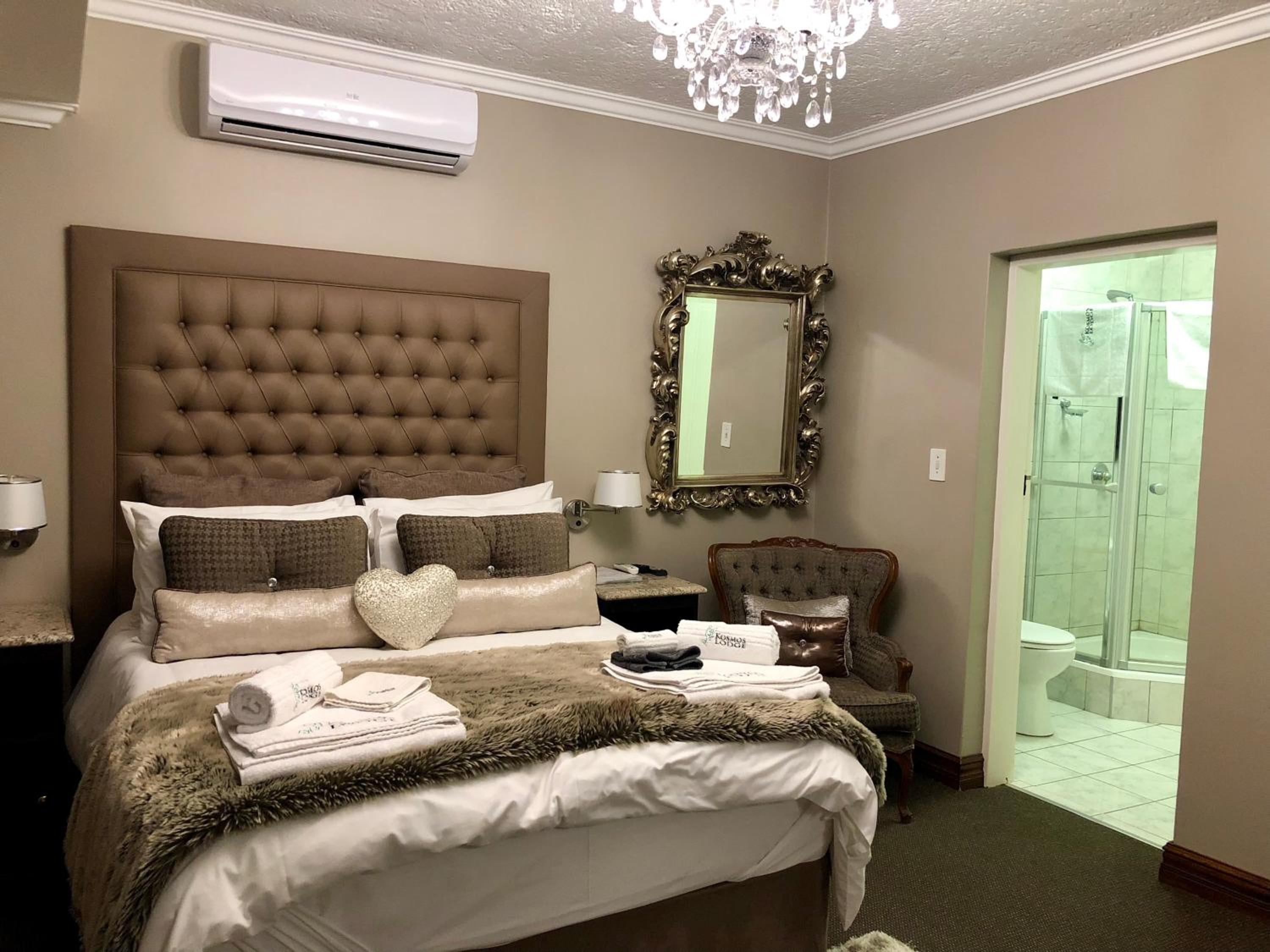 Deluxe Double Room with Shower - Photo 10