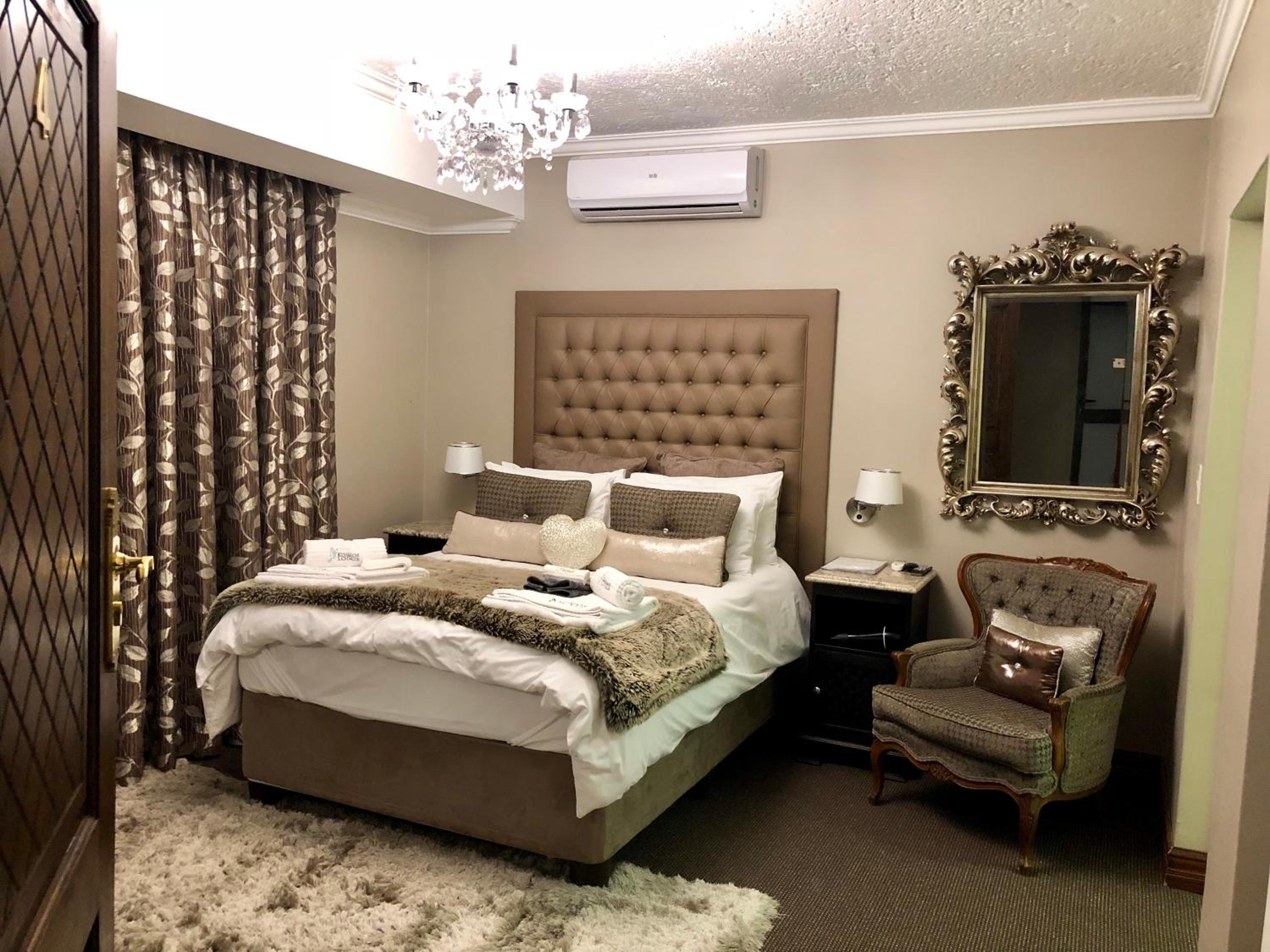 Deluxe Double Room with Shower - Photo 12