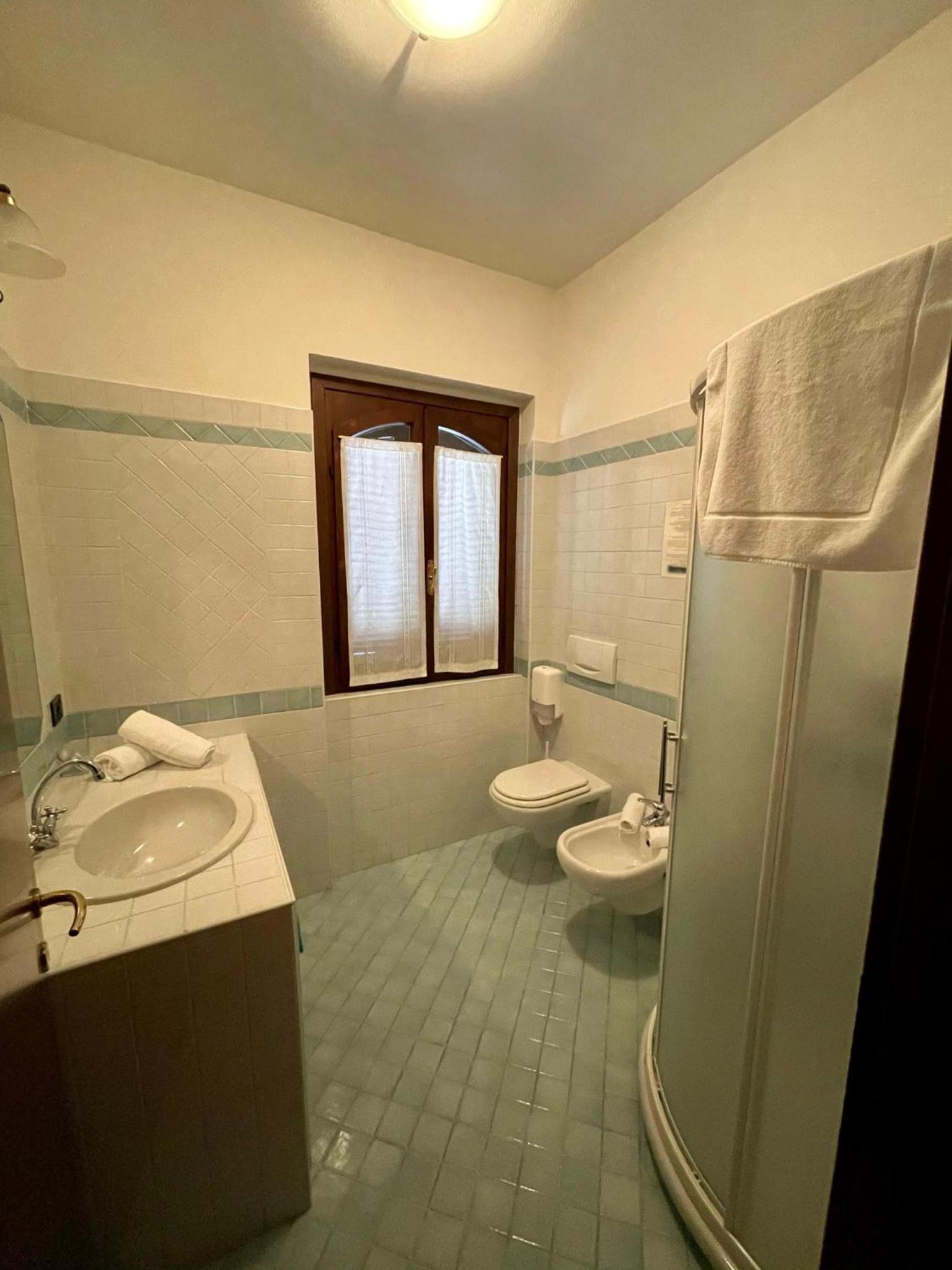 Standard King Room - Photo 2
