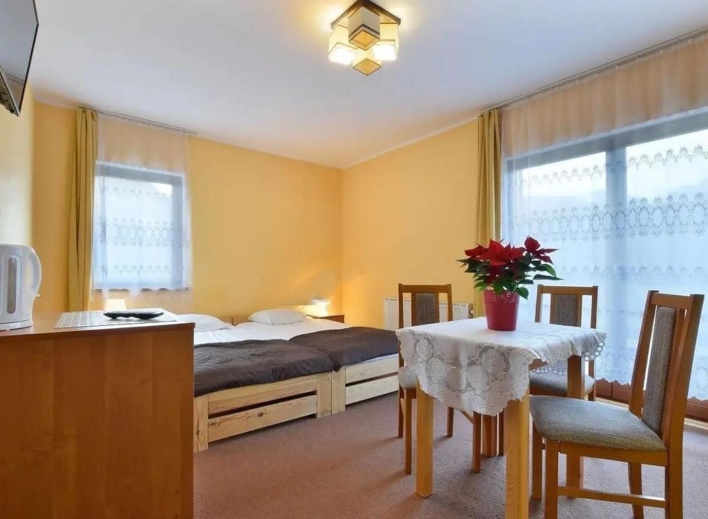 Triple Room with Private Bathroom and Mountain View