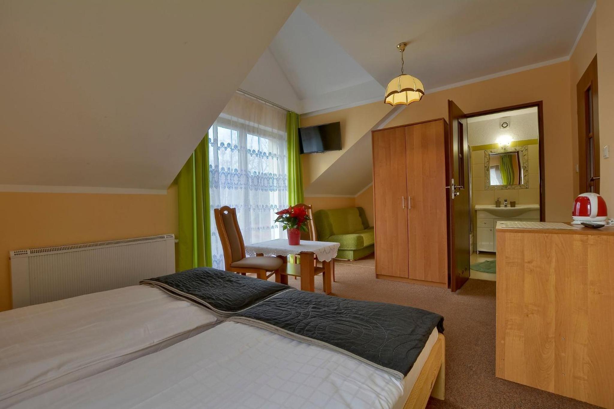 Triple Room with Private Bathroom and Mountain View