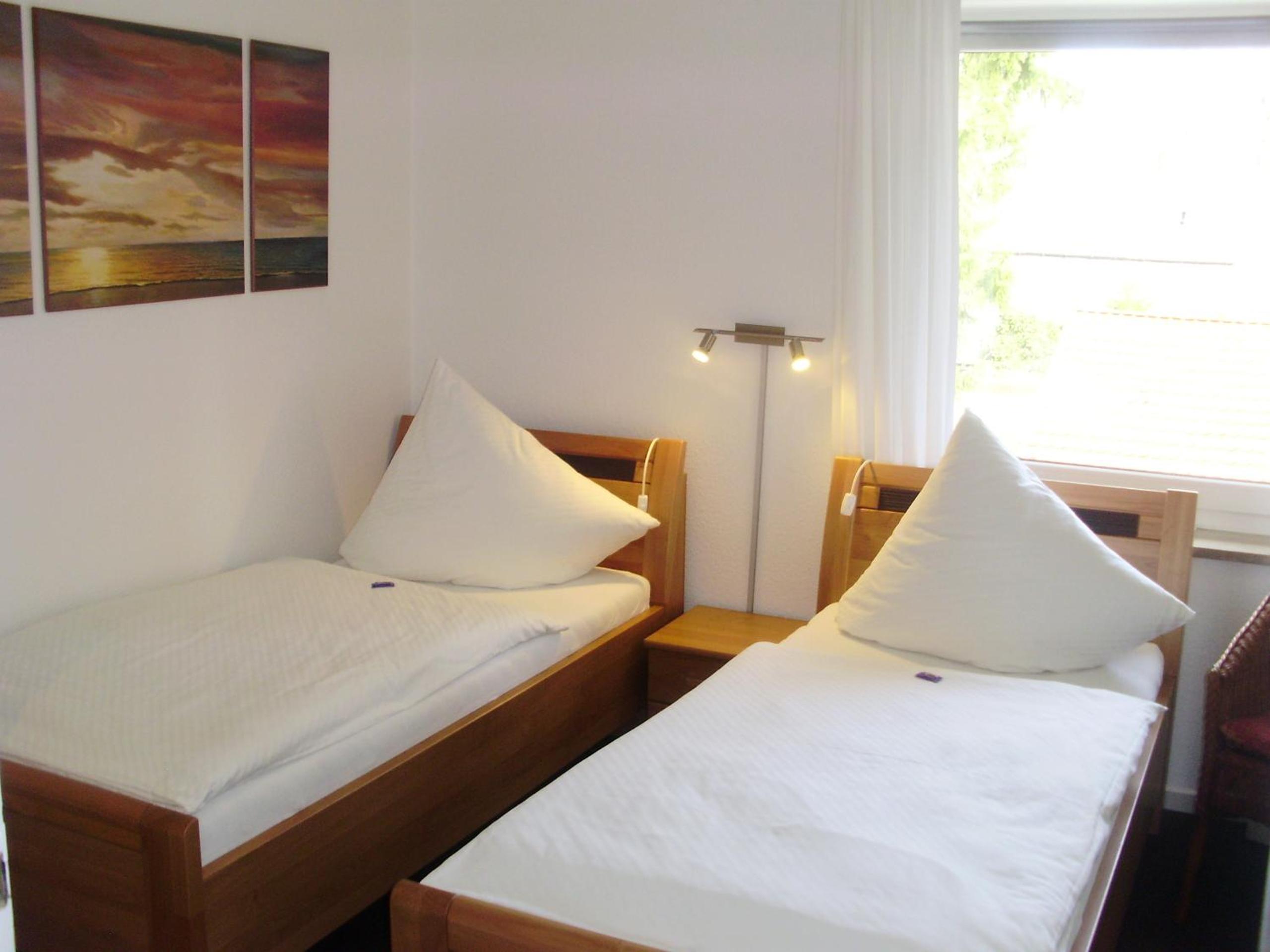 Small Twin Room - Photo 8
