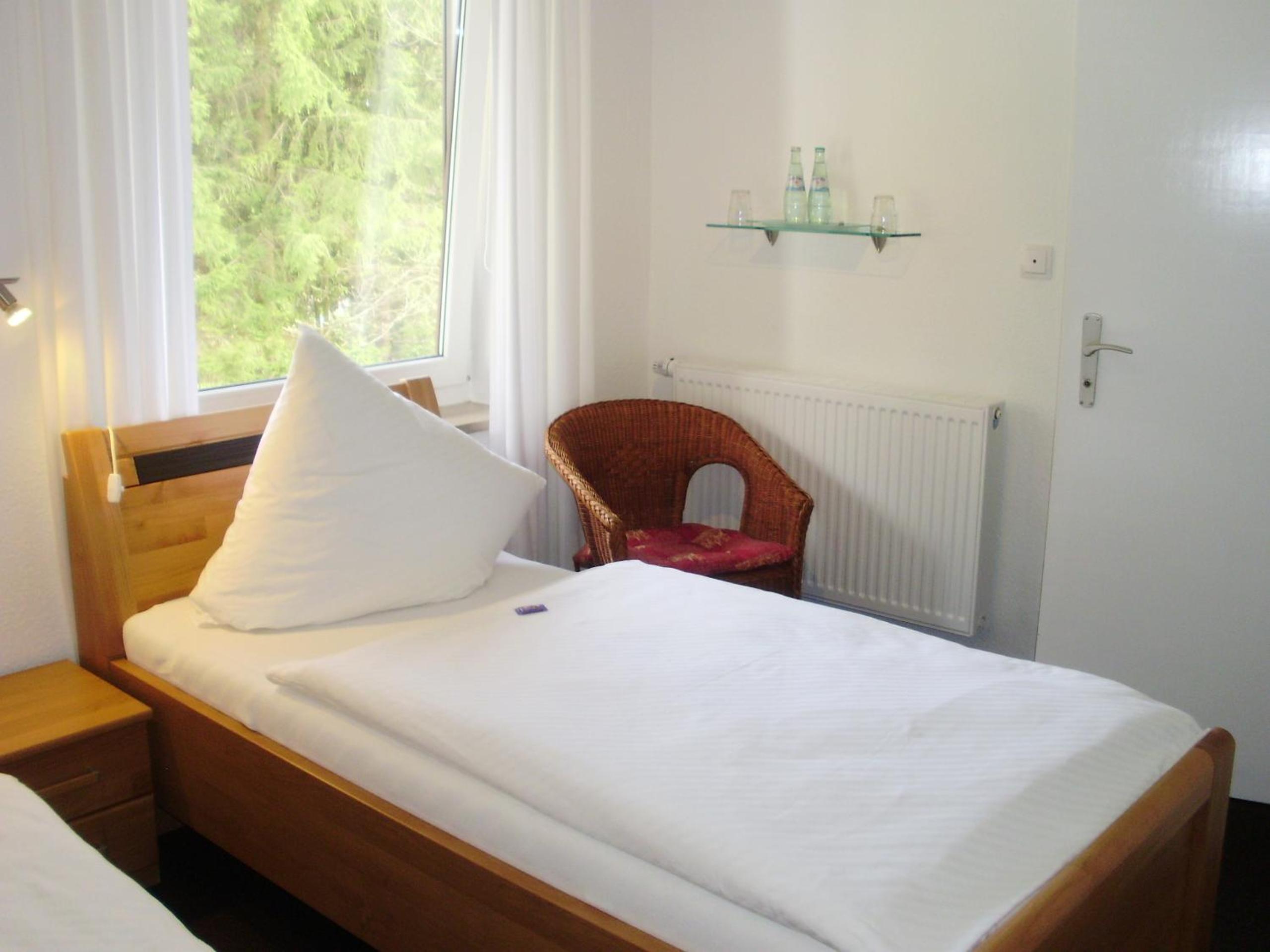 Small Twin Room - Photo 9