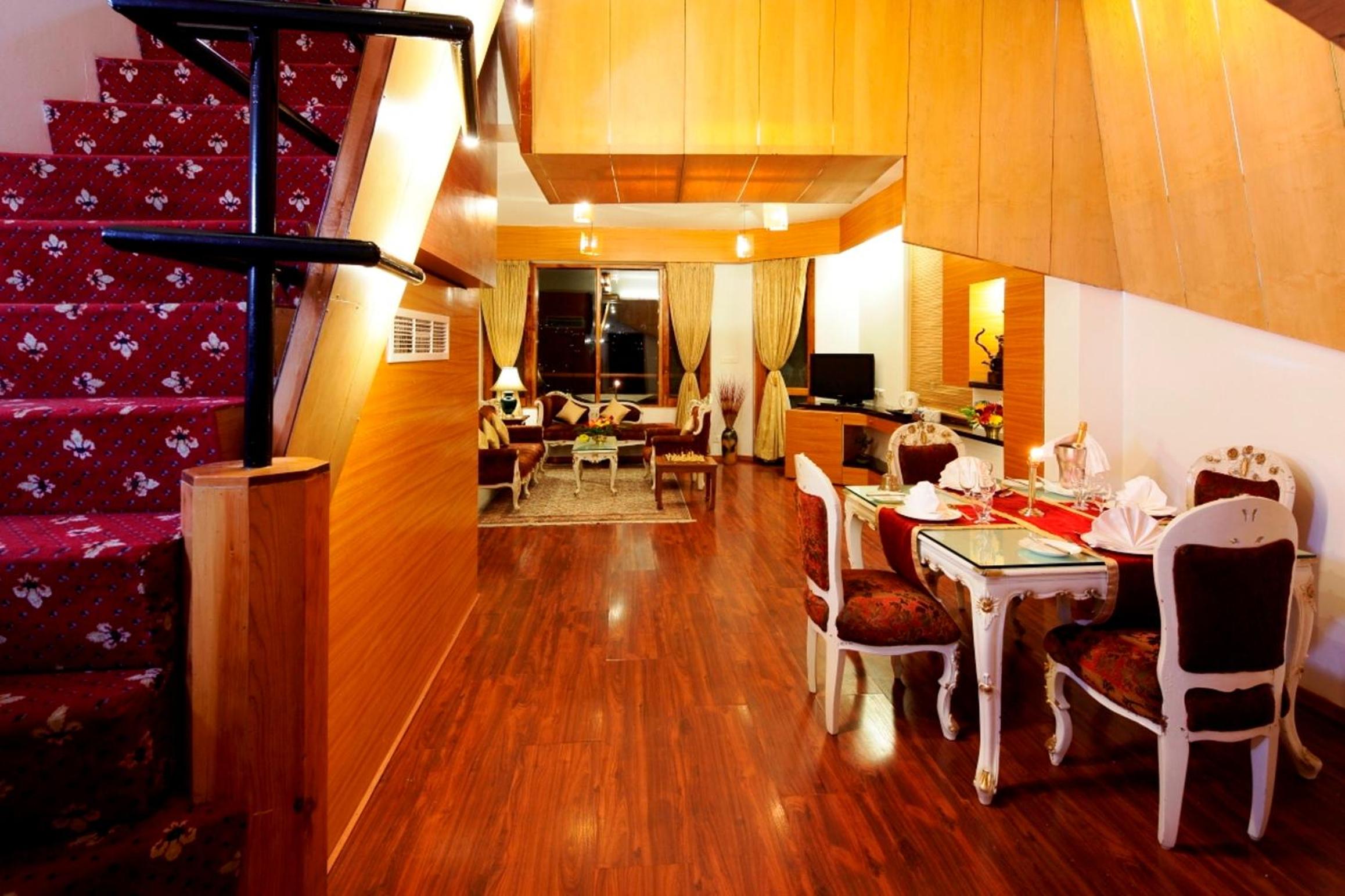 Two-Bedroom Suite - Photo 2