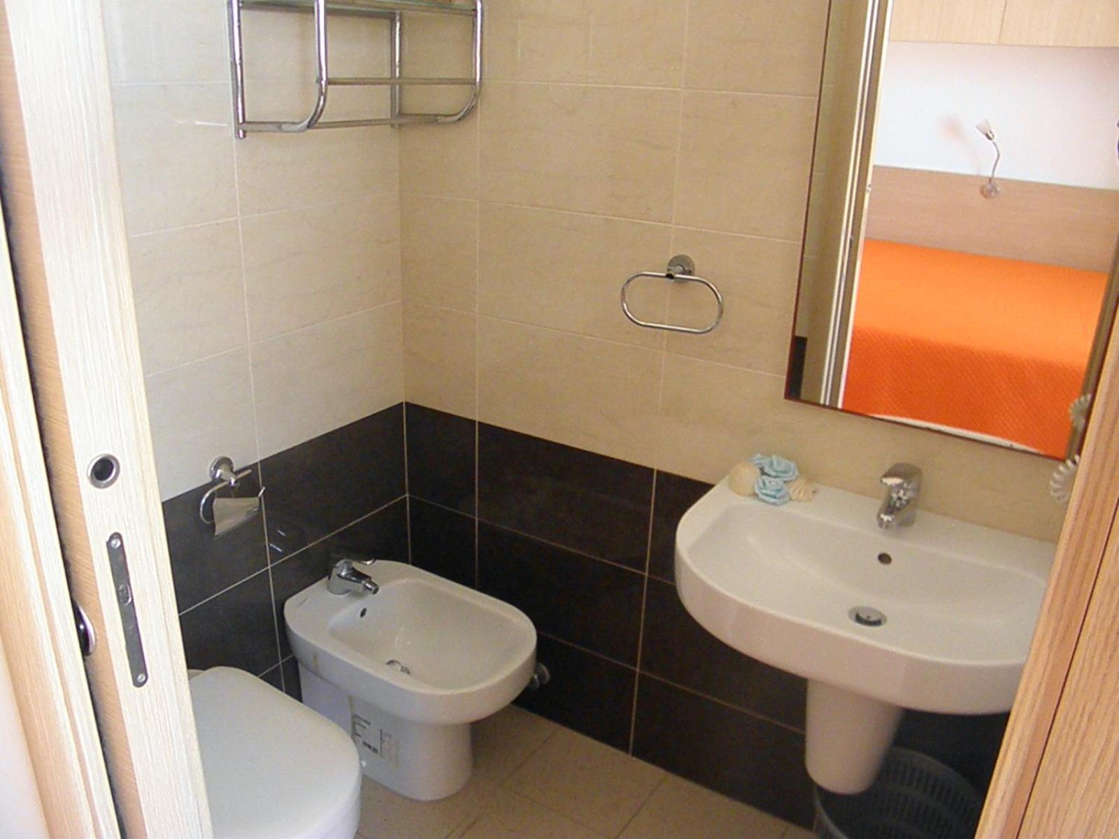 Economy Double or Twin Room - Photo 4