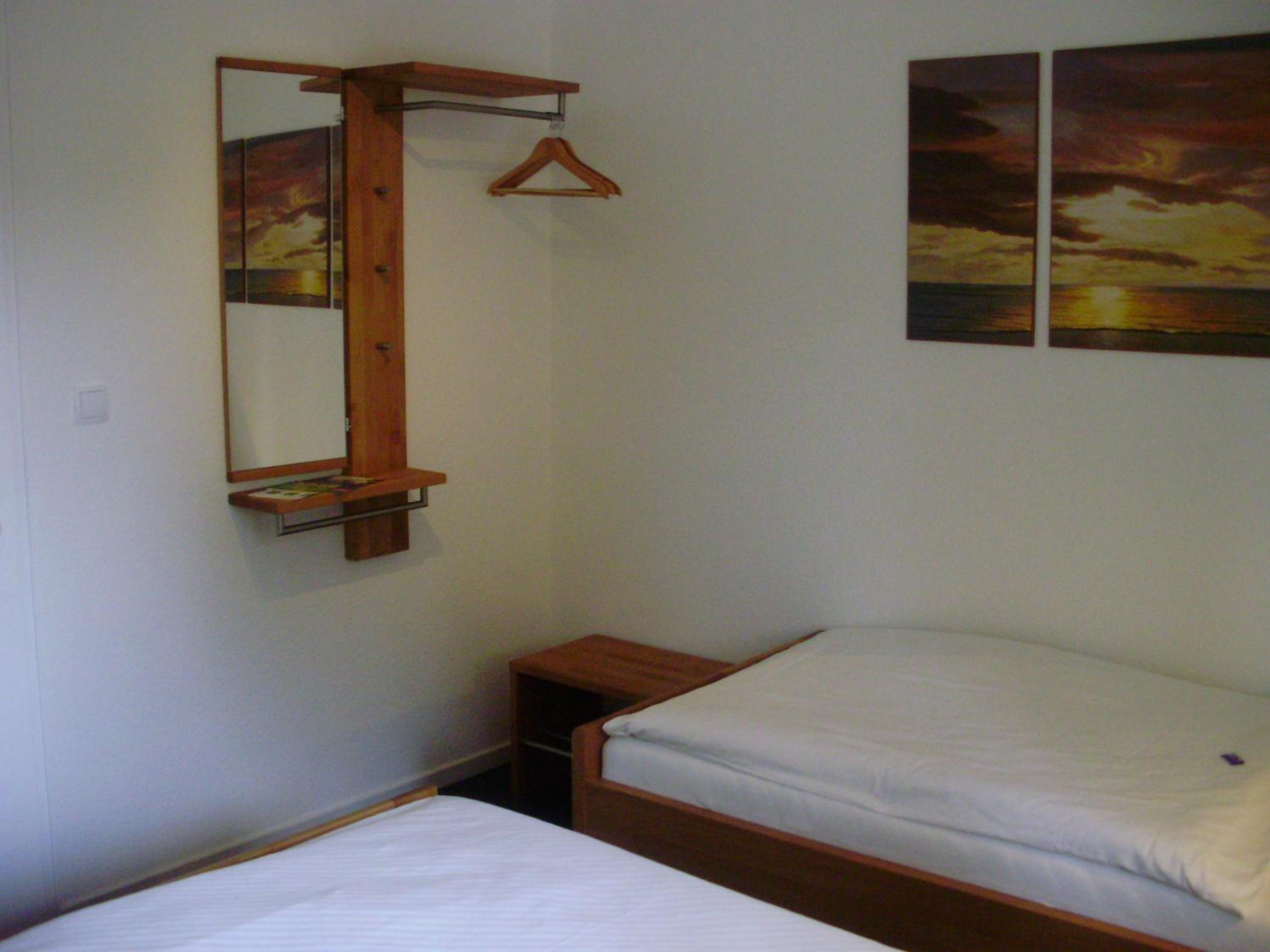 Small Twin Room - Photo 1