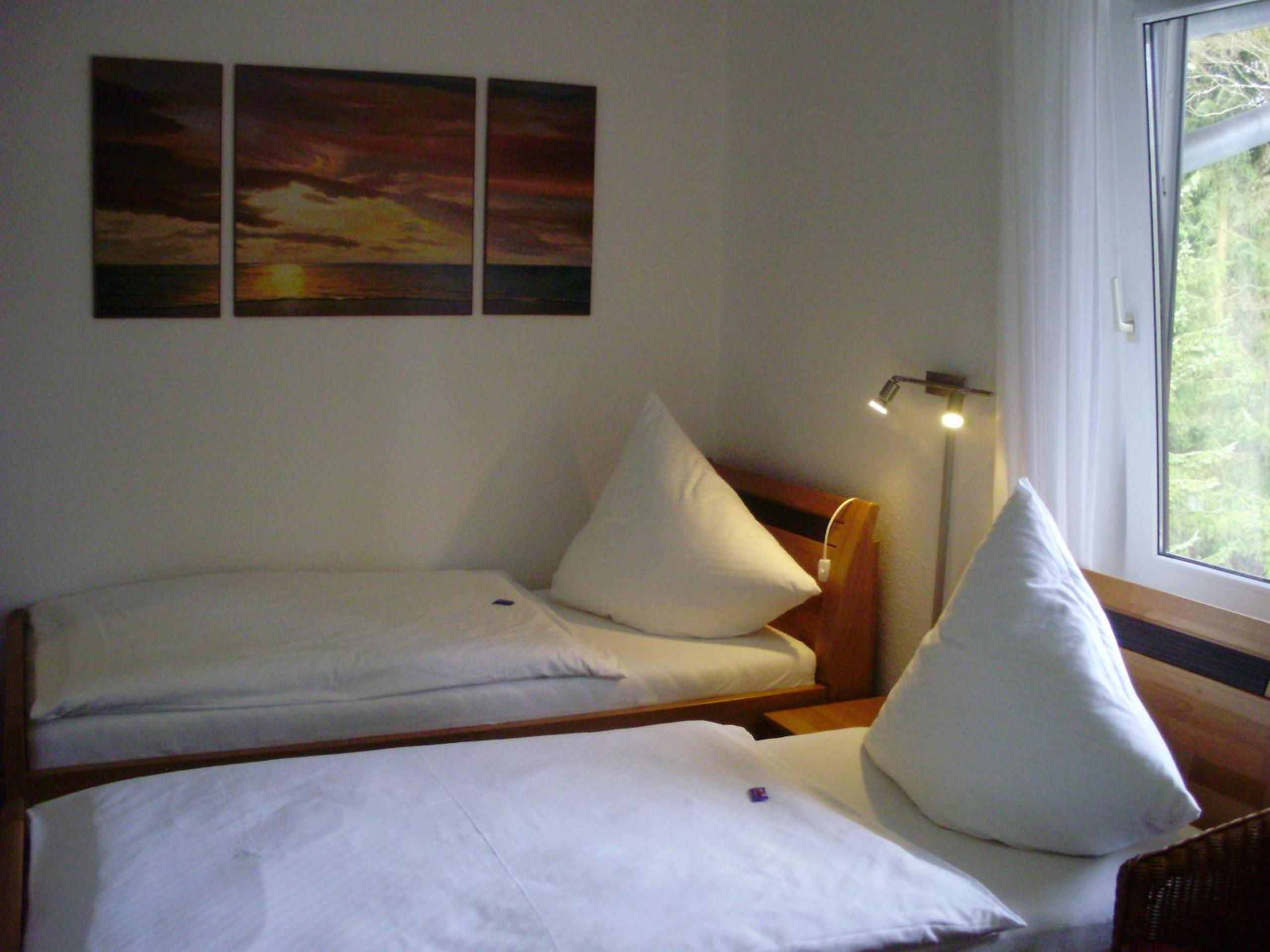 Small Twin Room - Photo 6