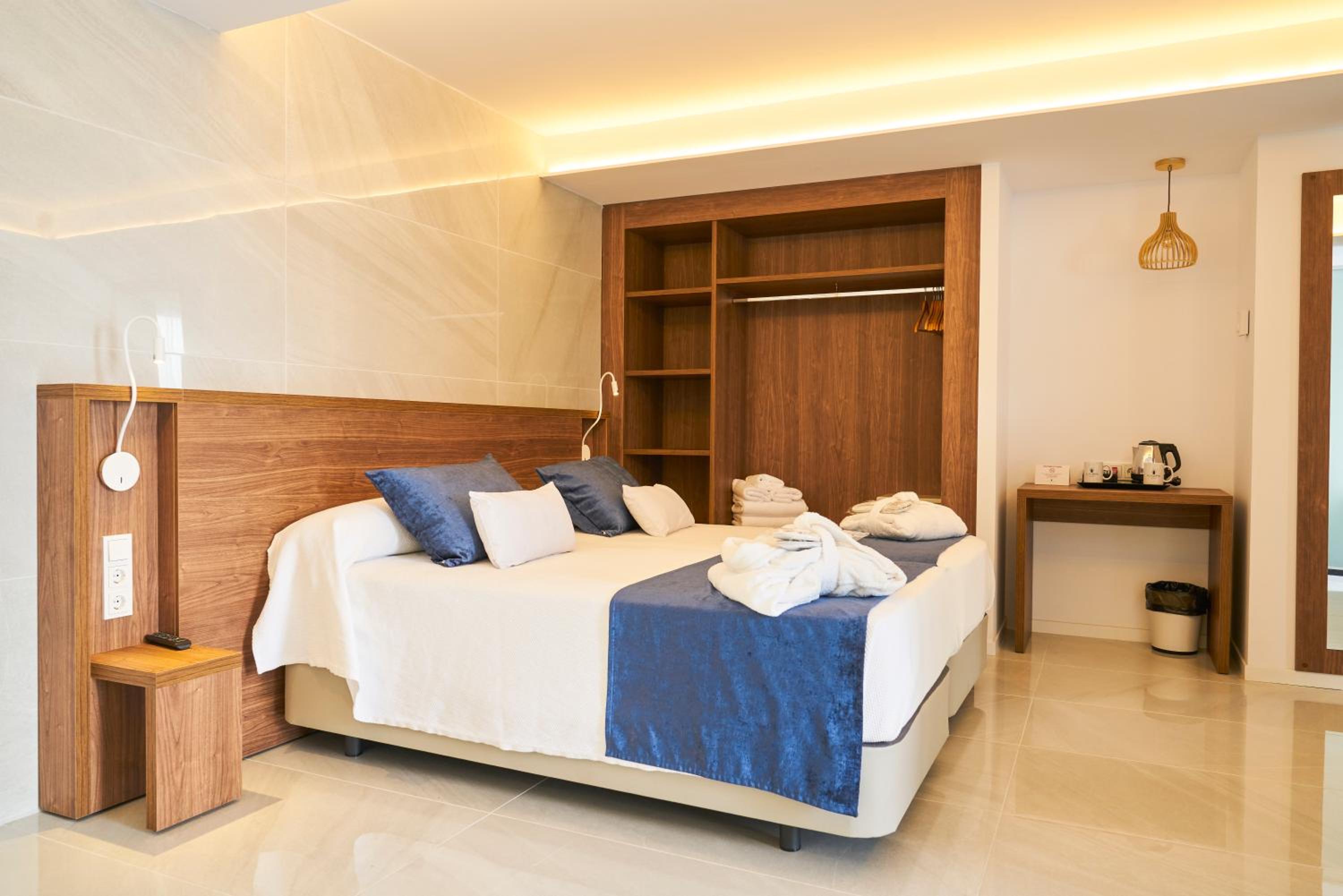 Suite with Terrace - Photo 2