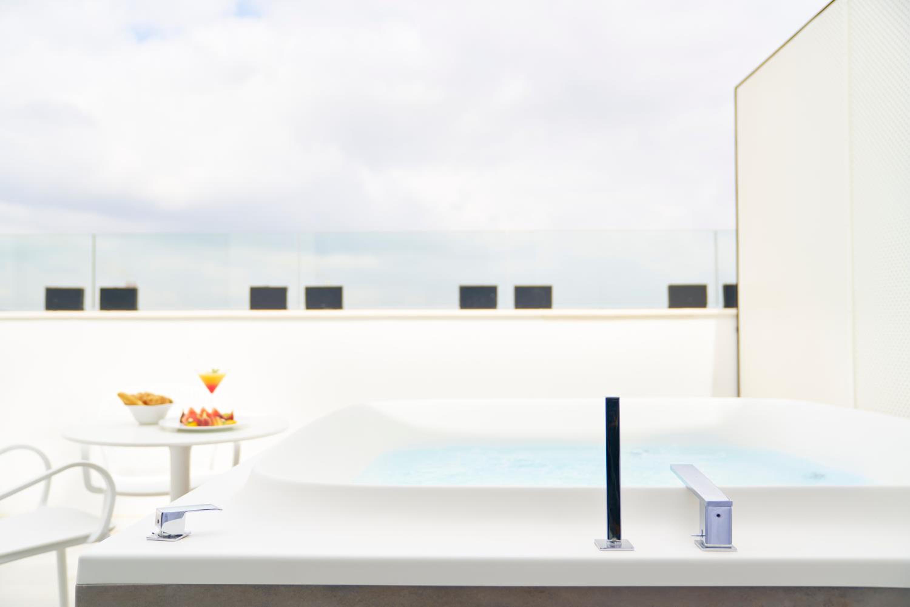 Suite with Terrace - Photo 6