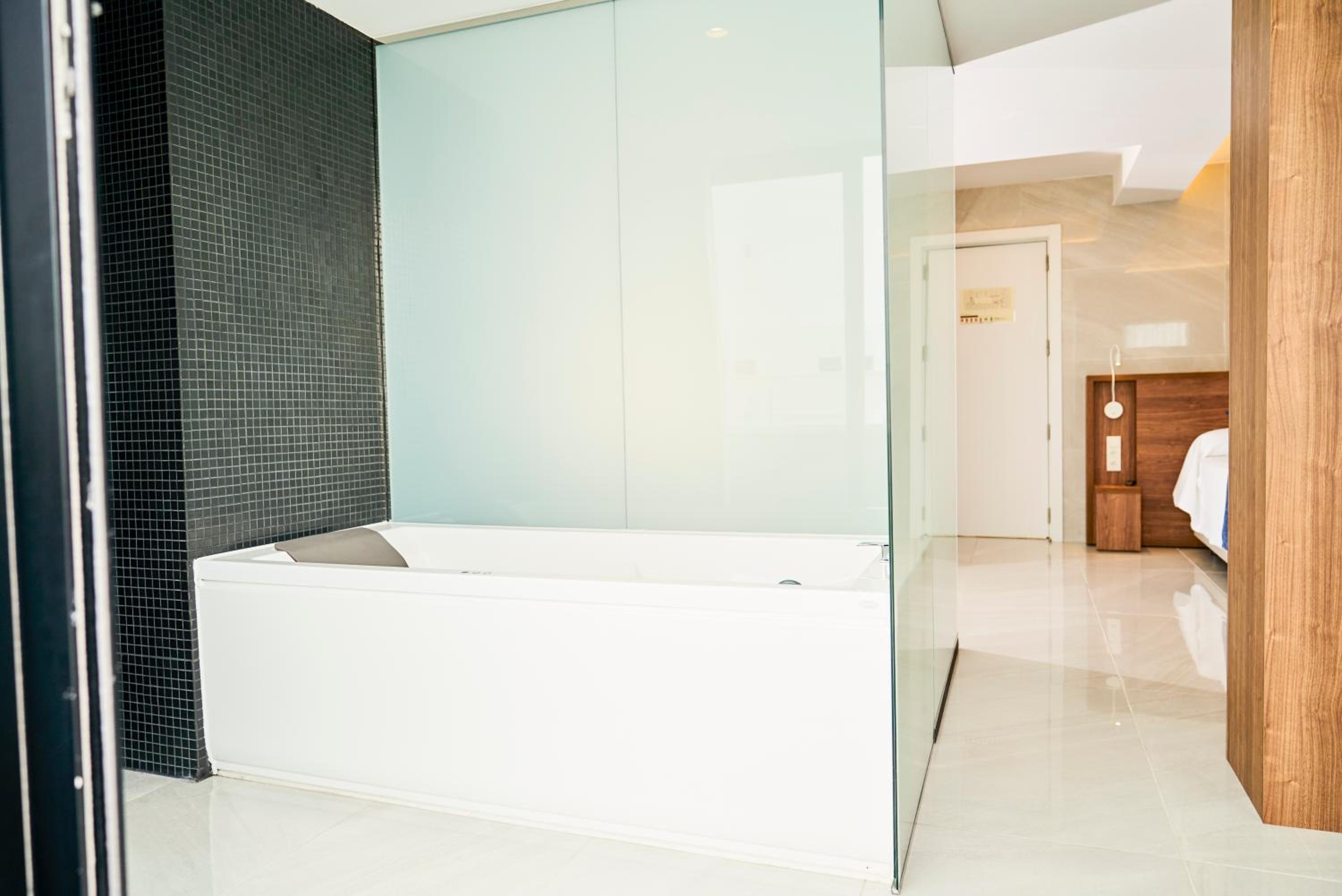 Suite with Terrace - Photo 7