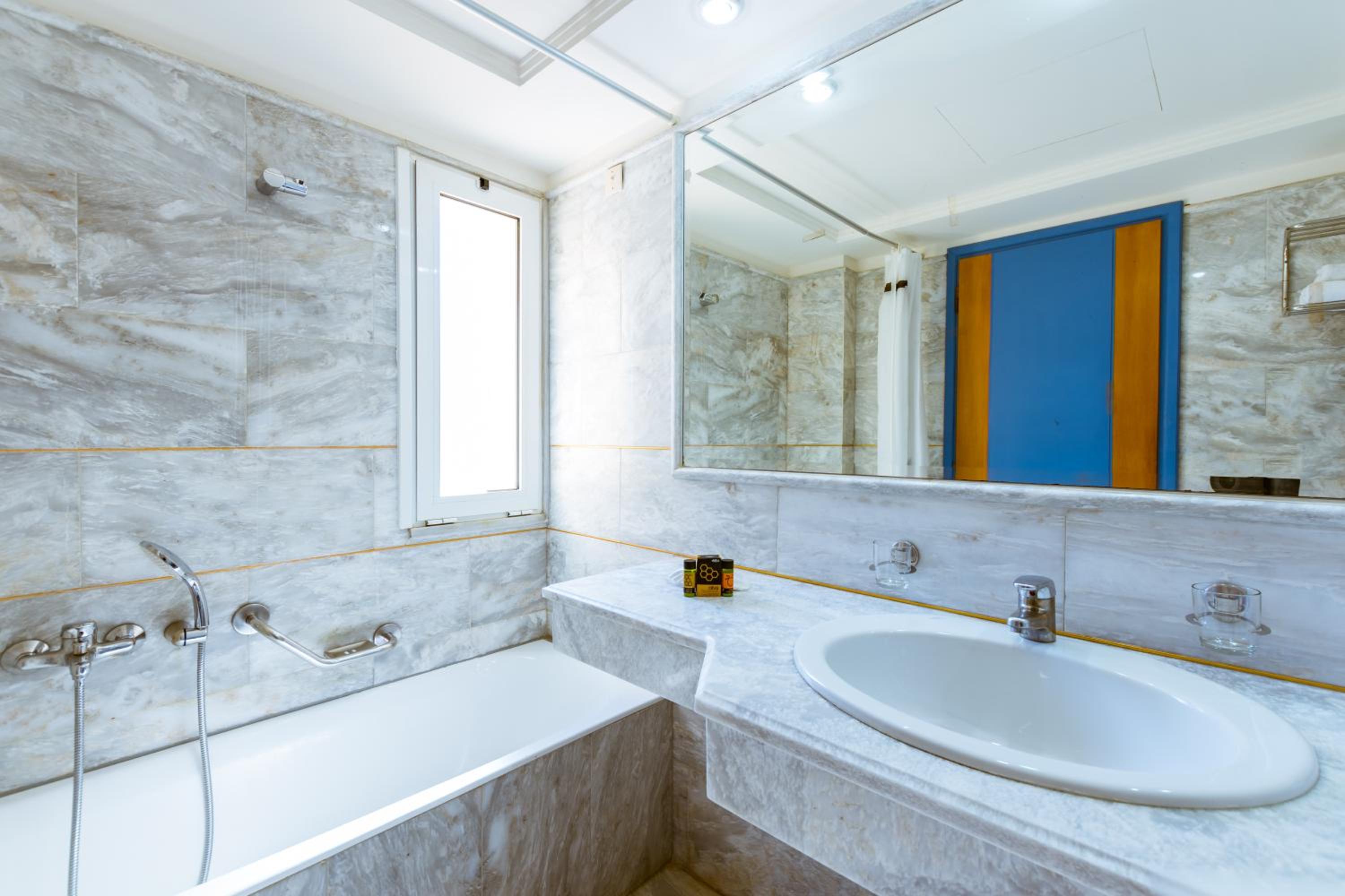 Family One-Bedroom Apartment - Photo 13