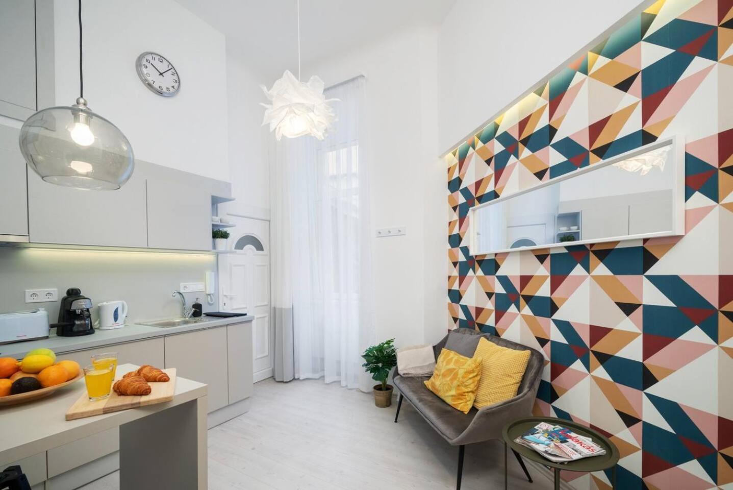 One-Bedroom Apartment - Photo 12