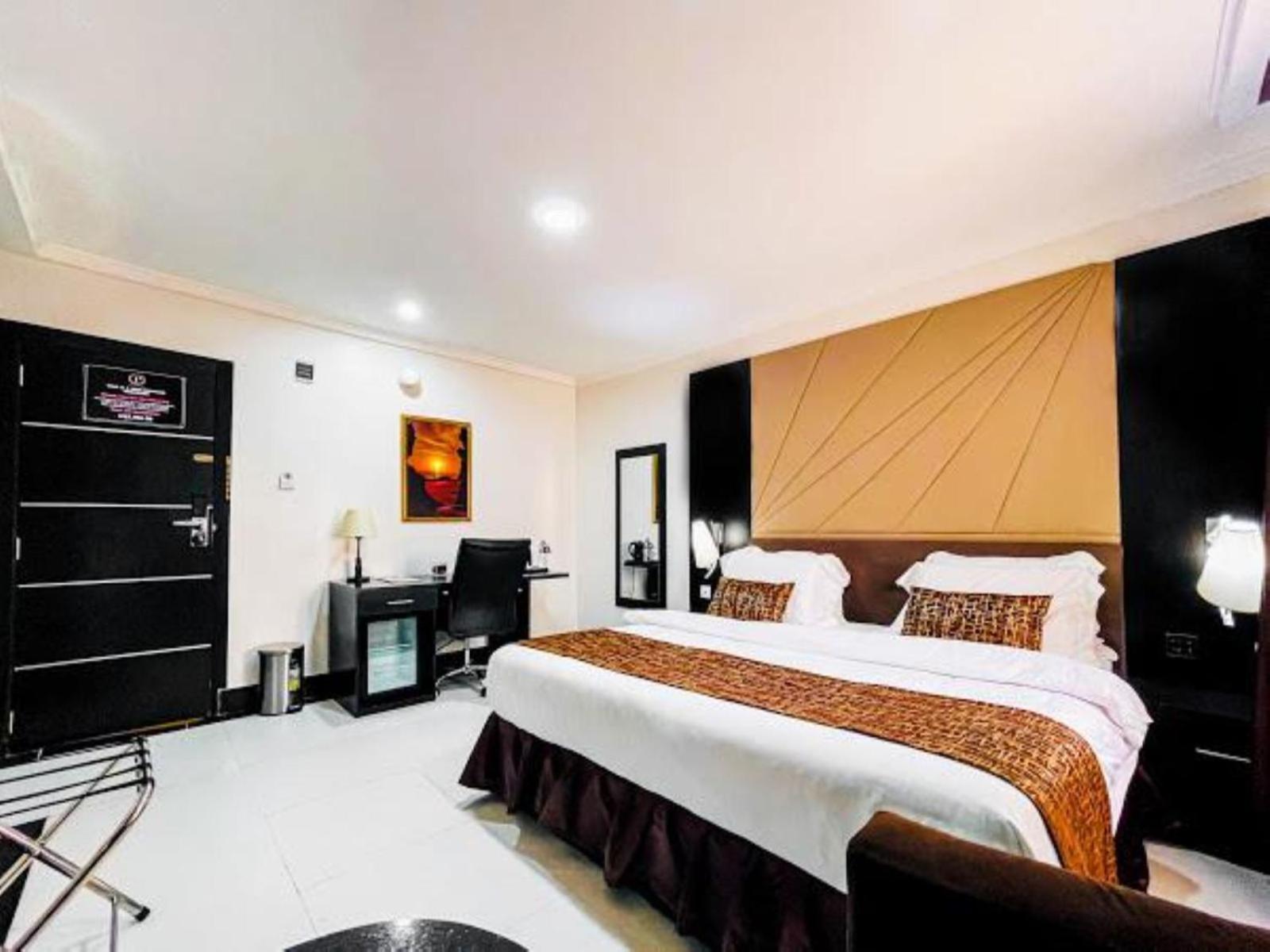 Executive Suite - Photo 1