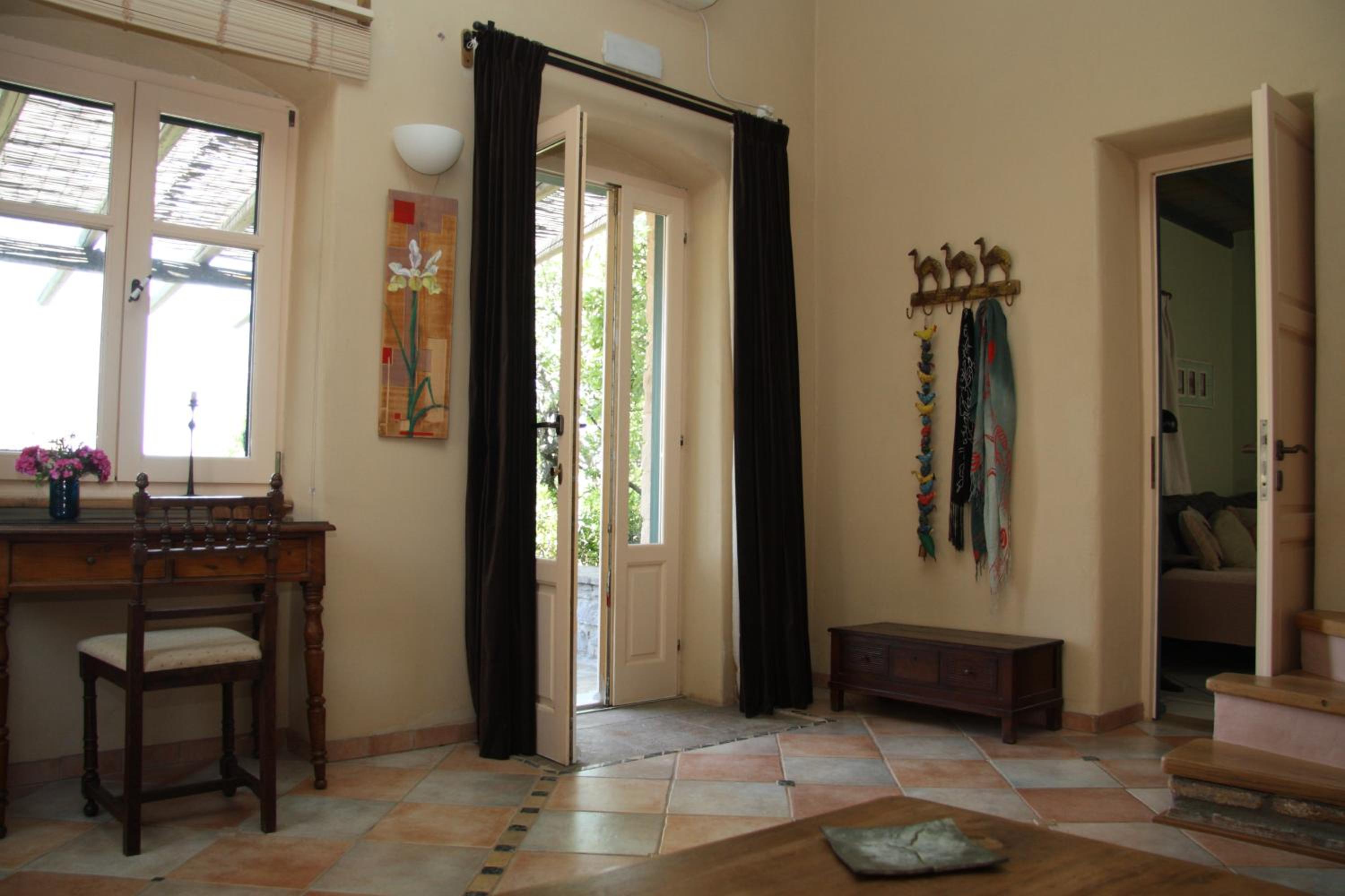 Two-Bedroom House (Bird House)