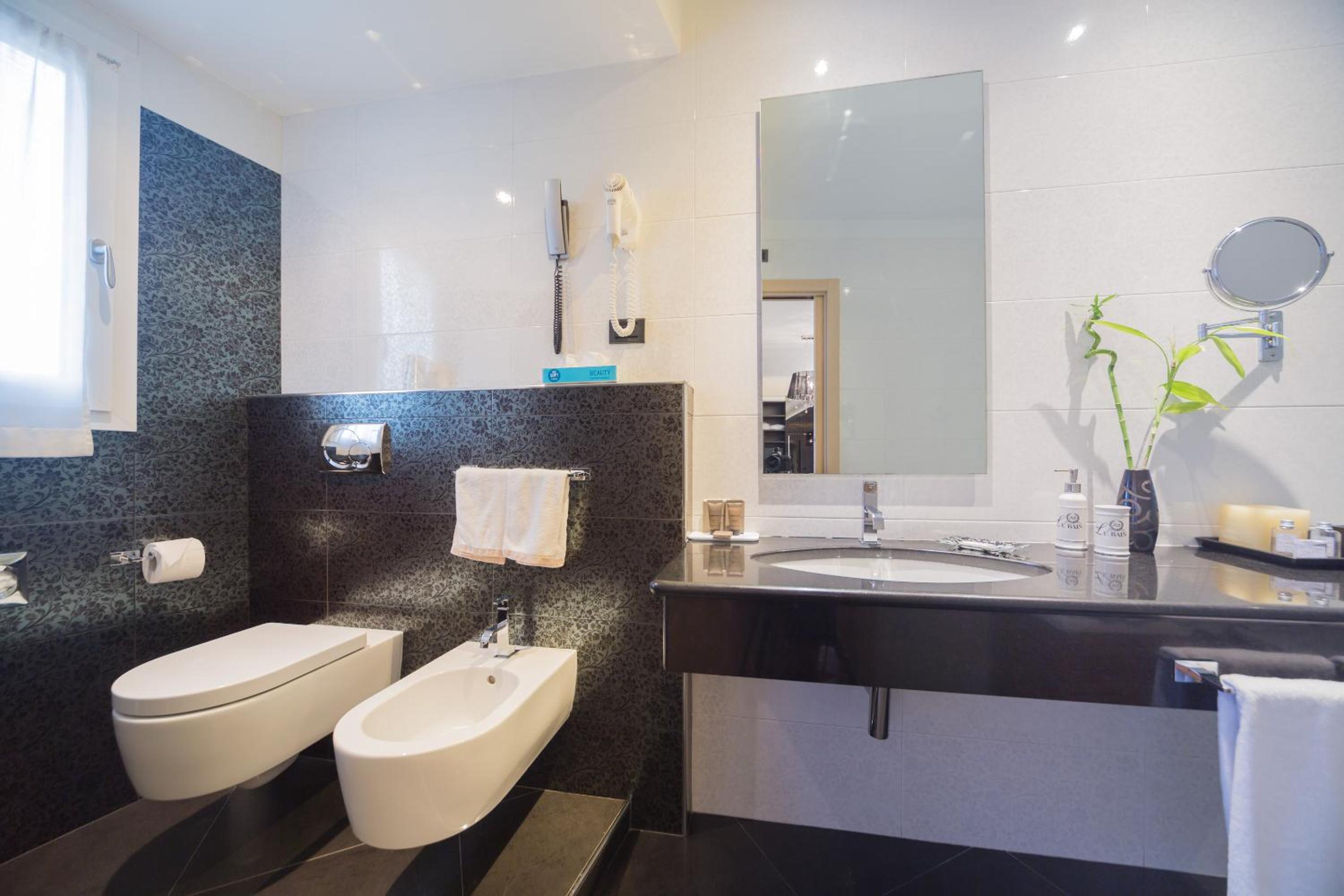 Junior Suite with Terrace - Photo 2