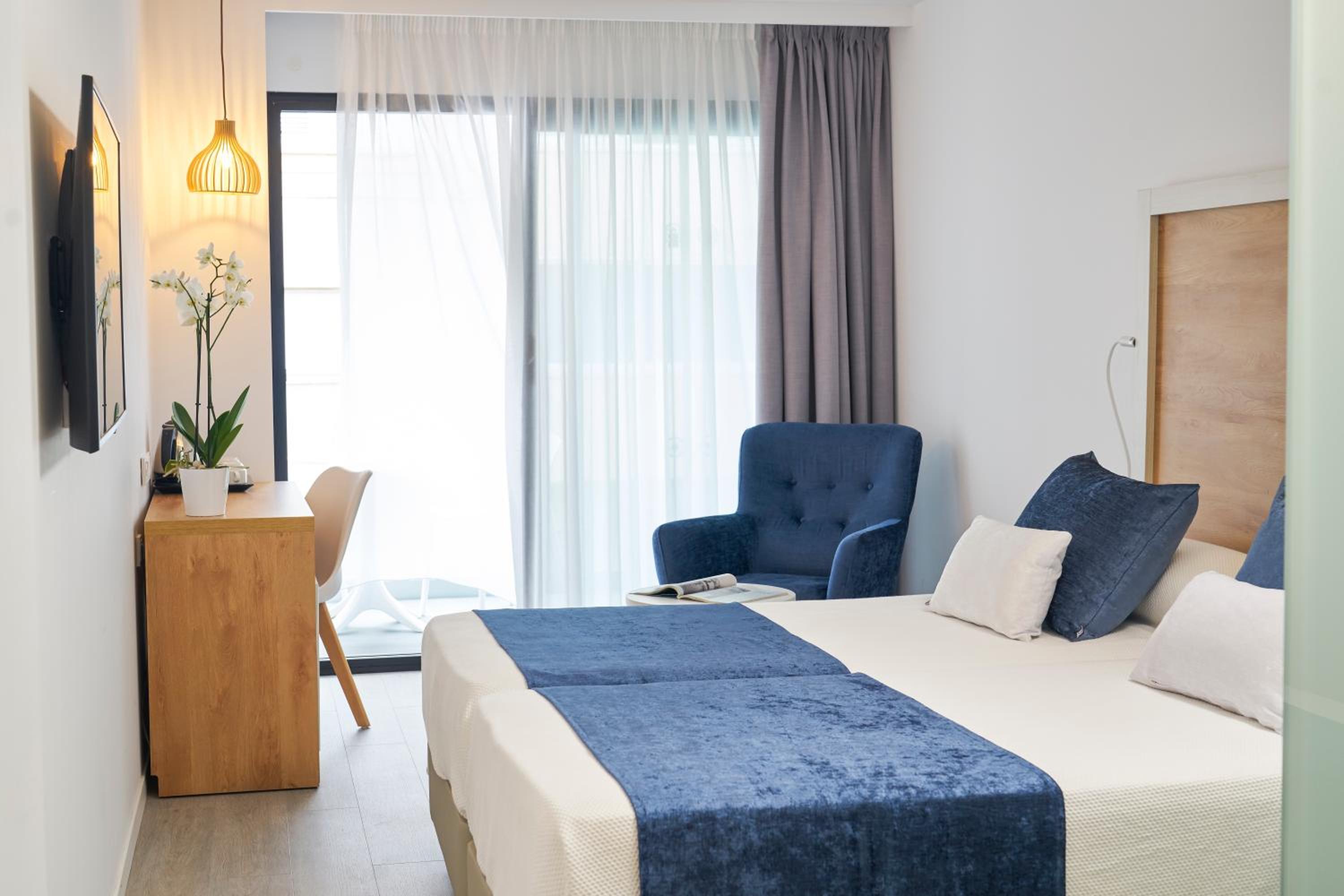 Deluxe Double Room with Terrace - Photo 4