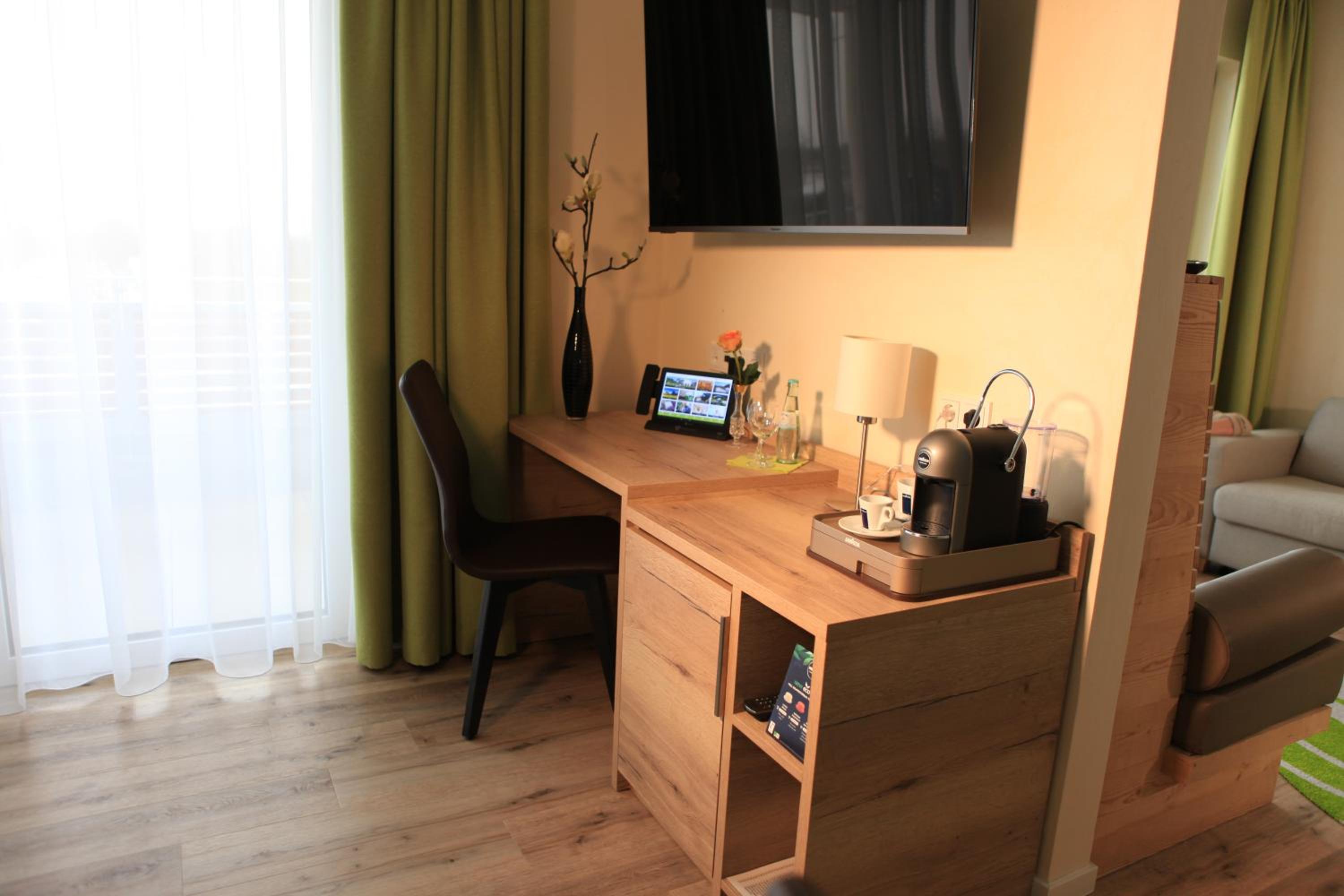 Double or Twin Room with Balcony - Photo 8