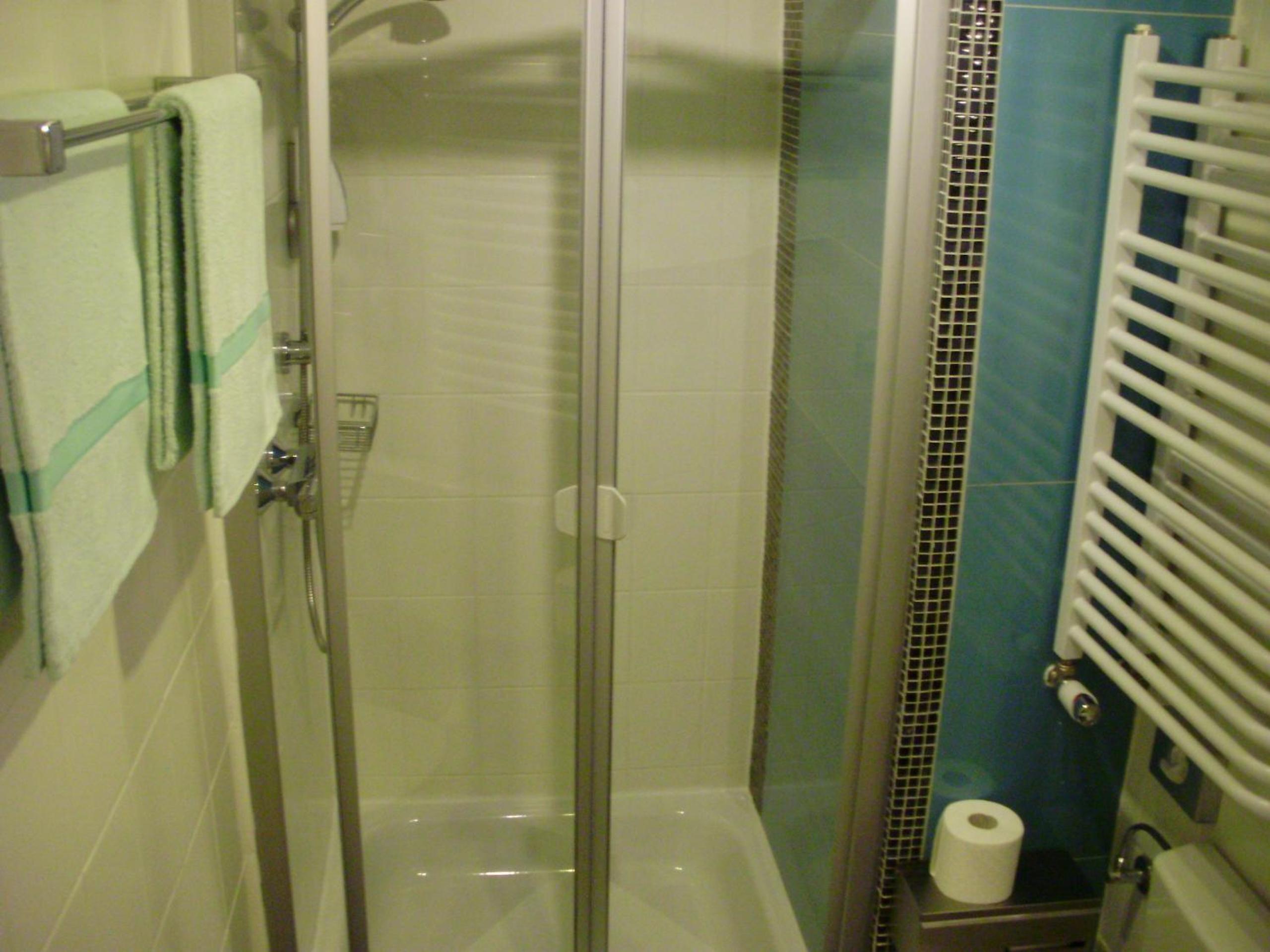 Double Room with Balcony - Photo 7