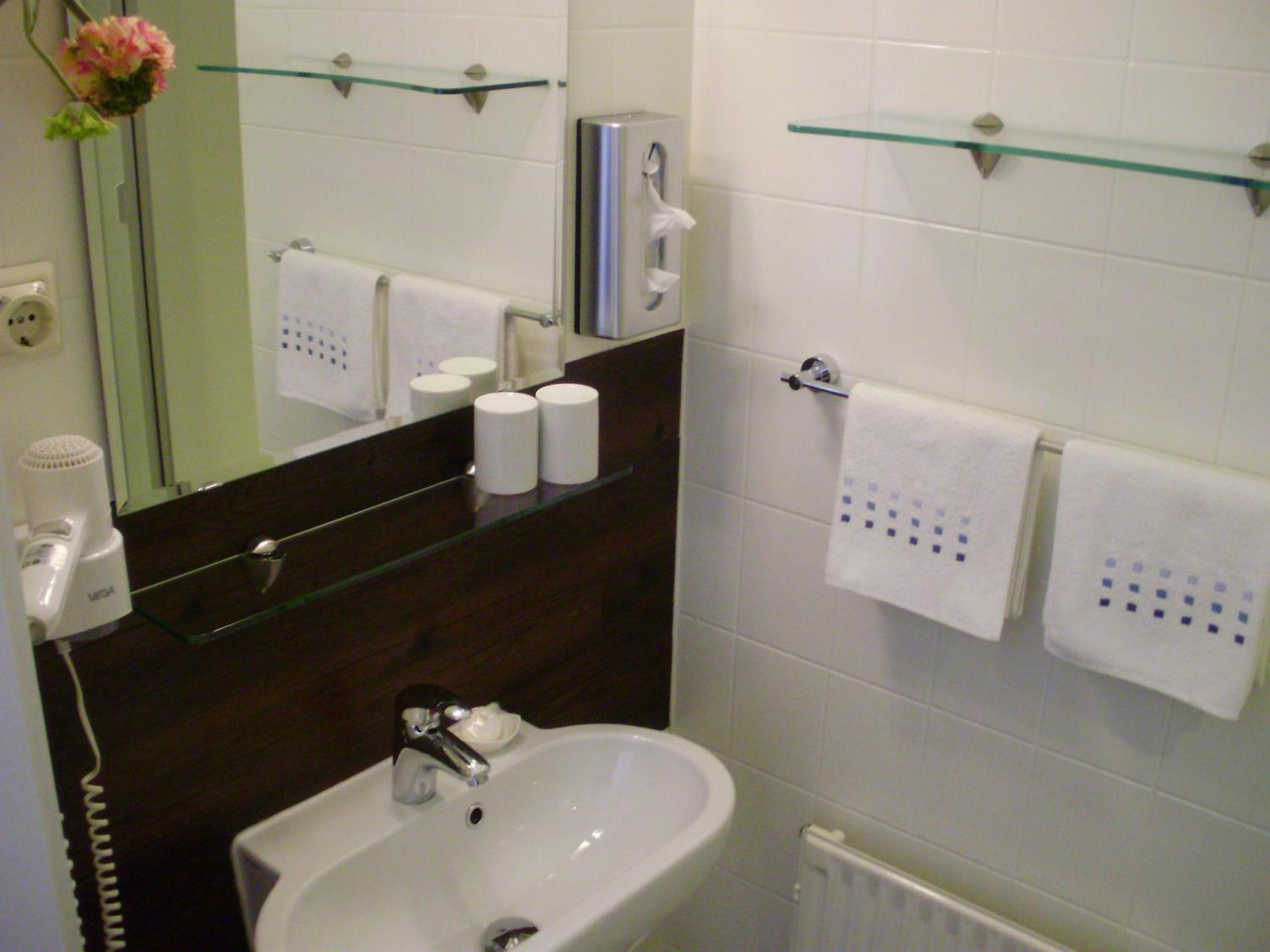 Double Room with Balcony - Photo 17