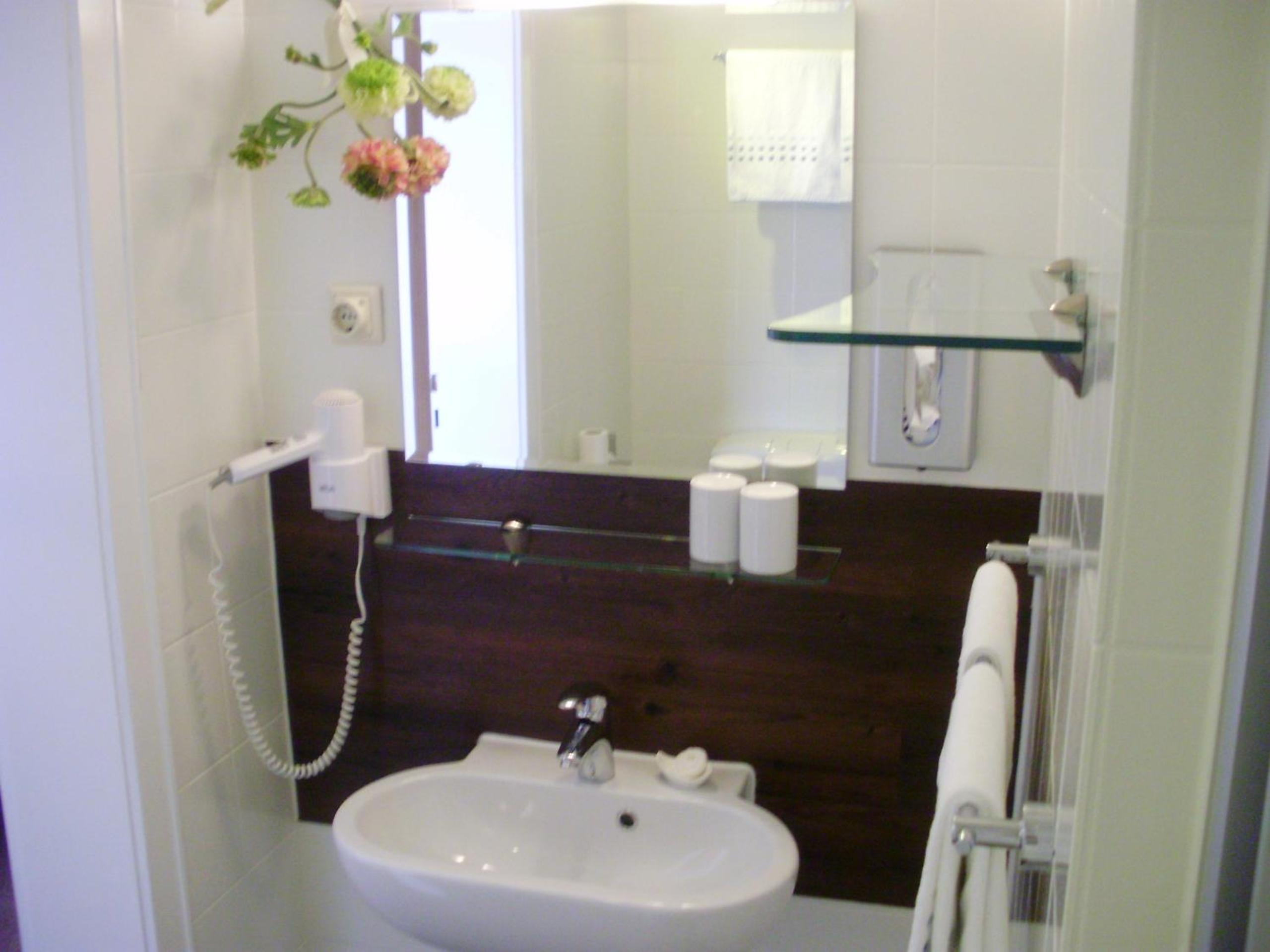 Double Room with Balcony - Photo 16
