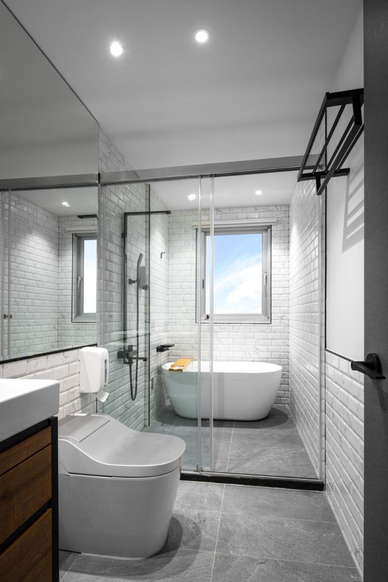King Room with Balcony photo 2