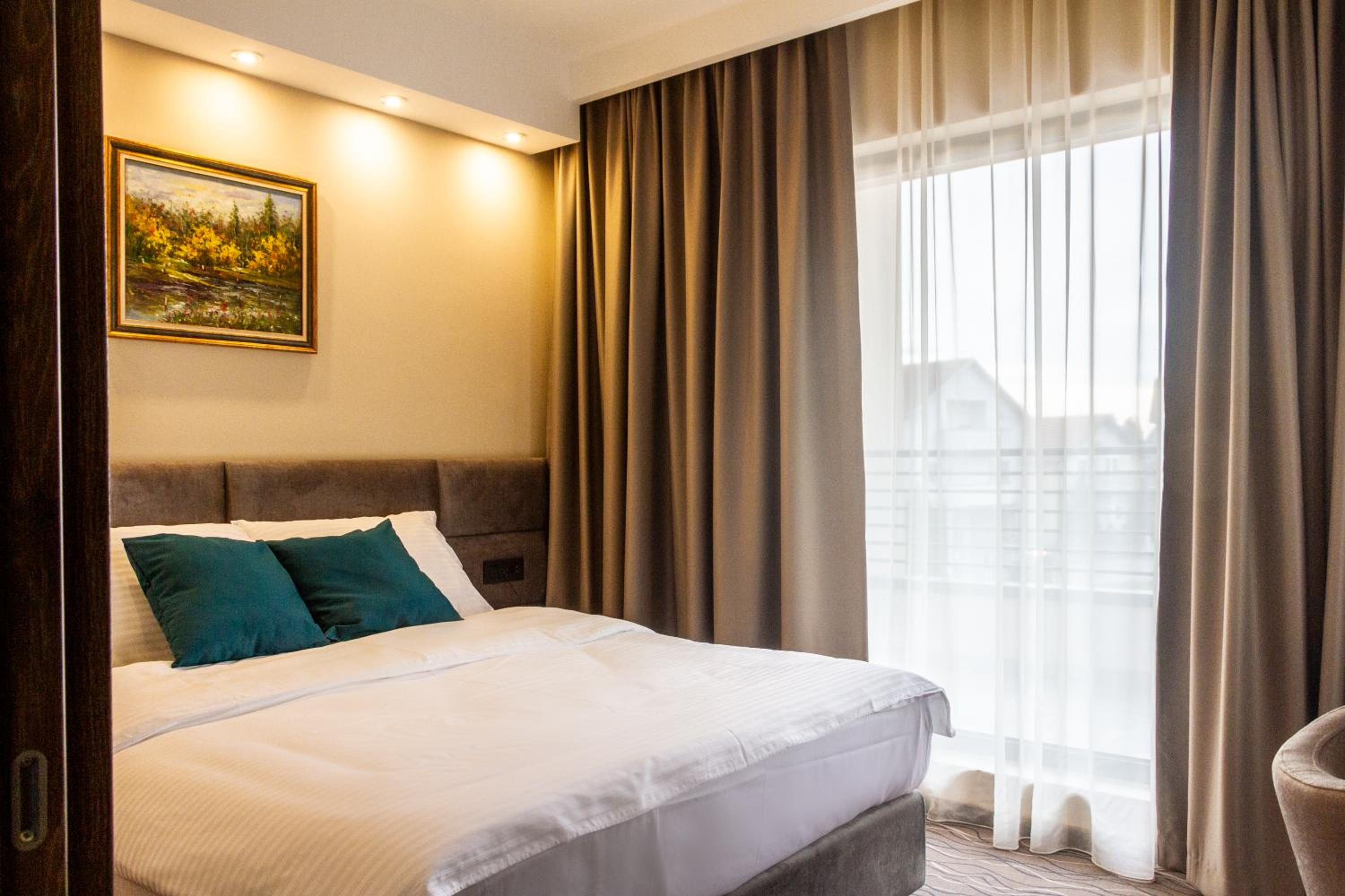 Deluxe Double Room with Extra Bed photo 1