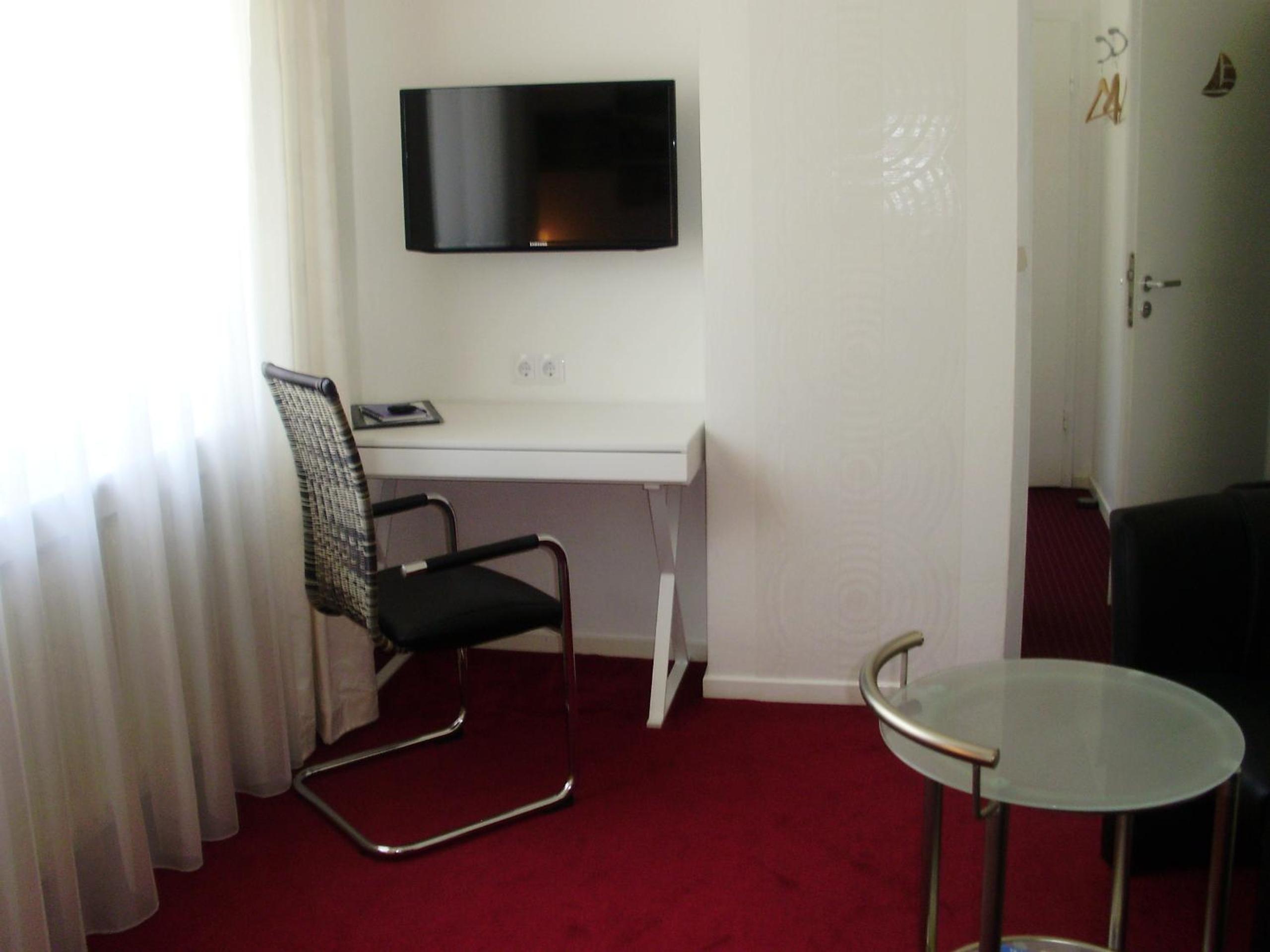 Double Room - Photo 6