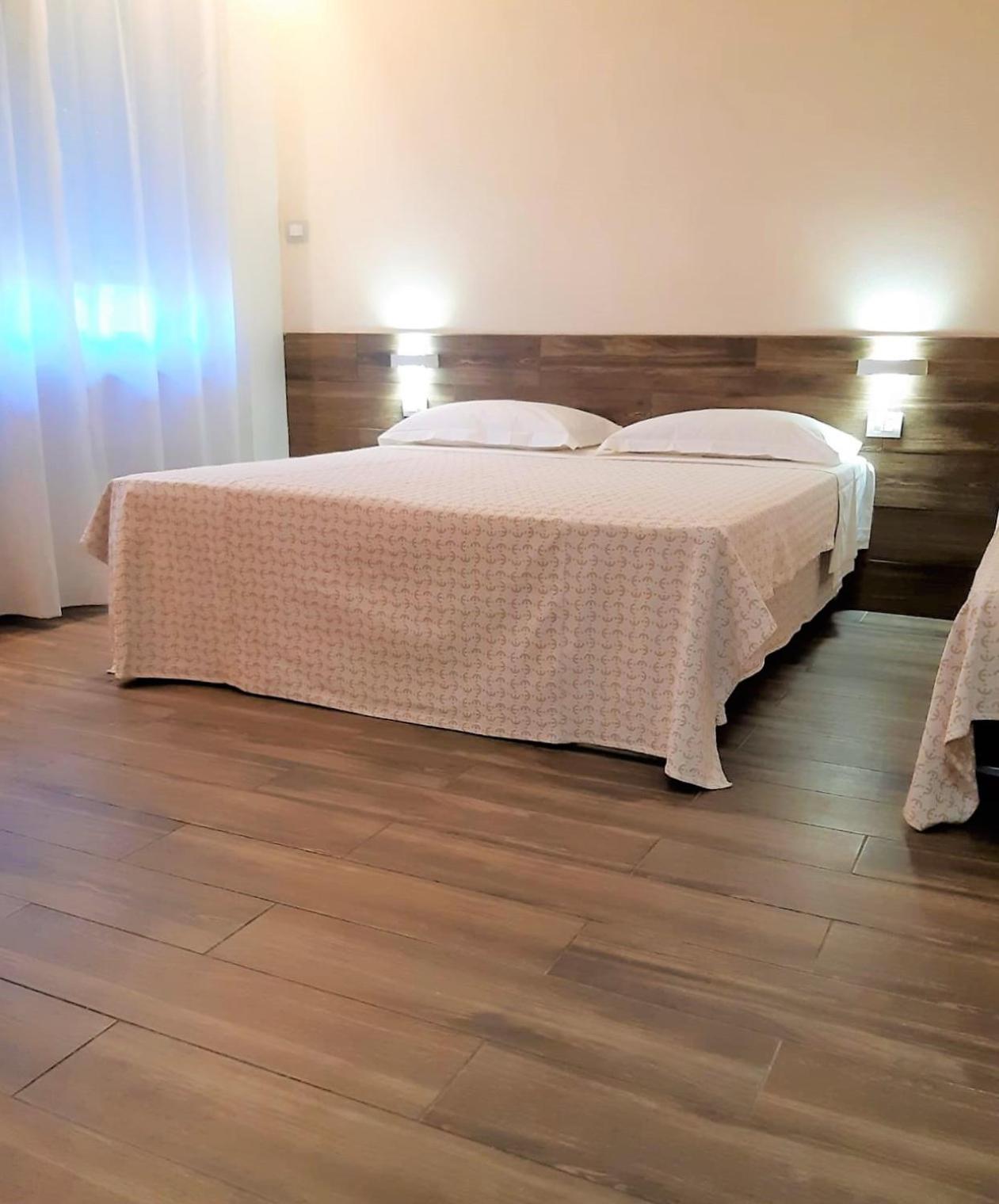 Triple Room - Disability Access - Photo 11