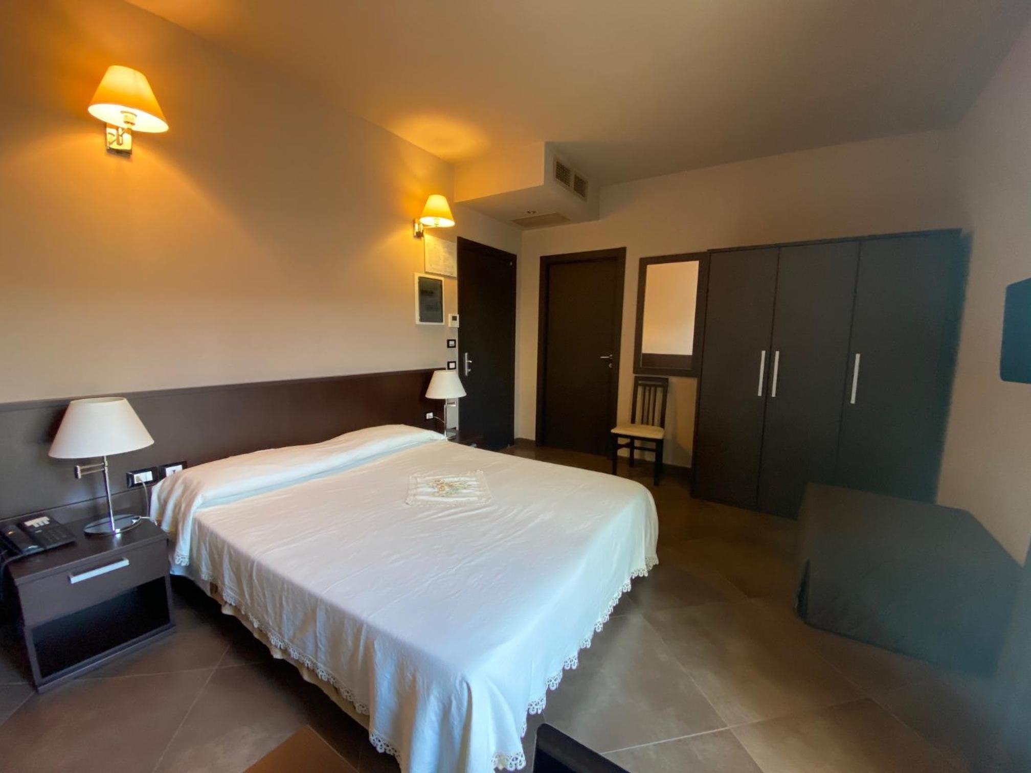 Double or Twin Room photo 3
