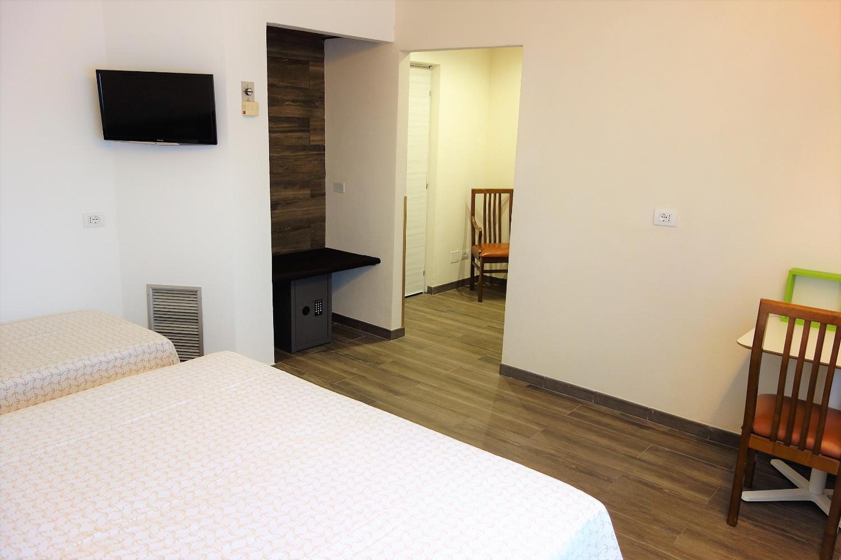 Triple Room - Disability Access - Photo 9