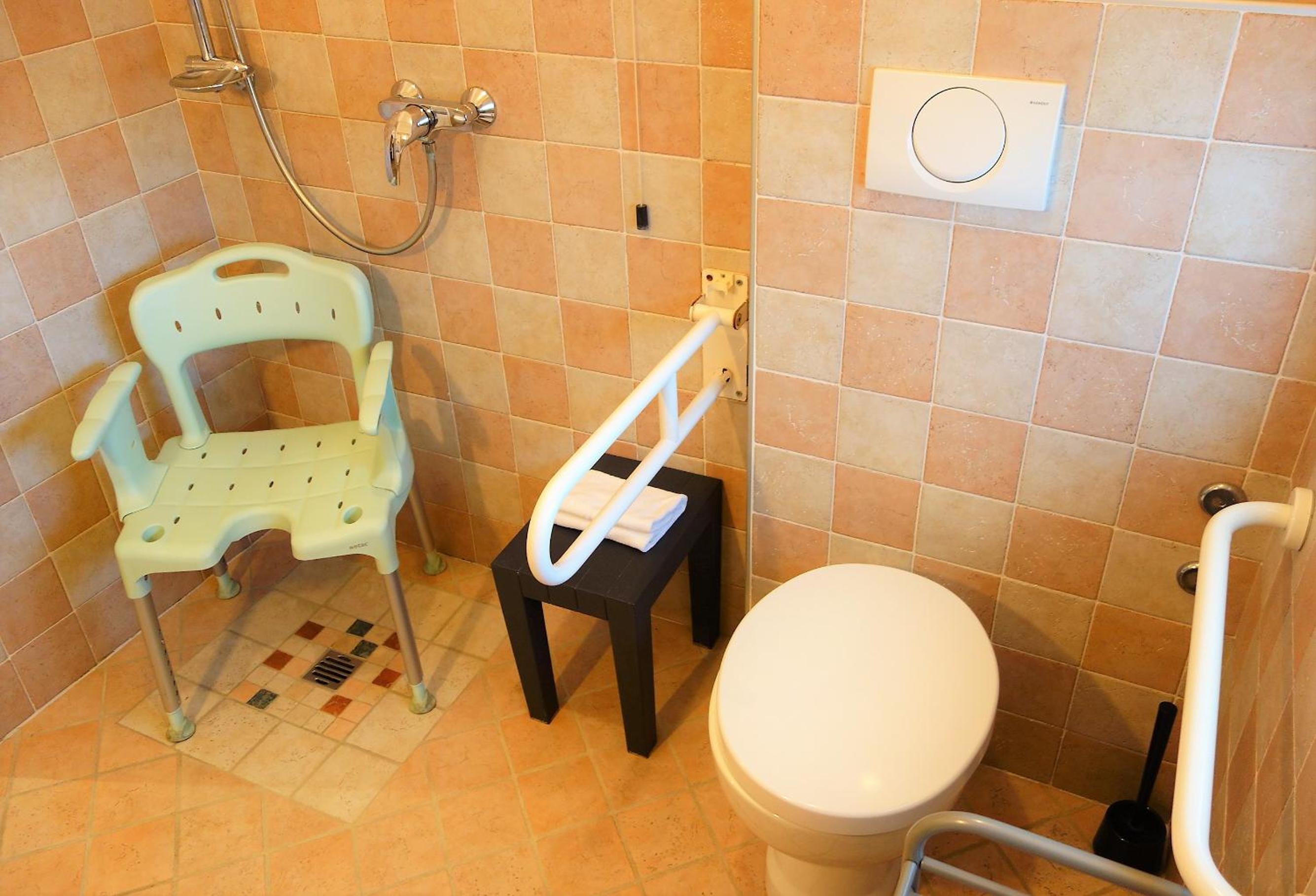 Triple Room - Disability Access - Photo 12