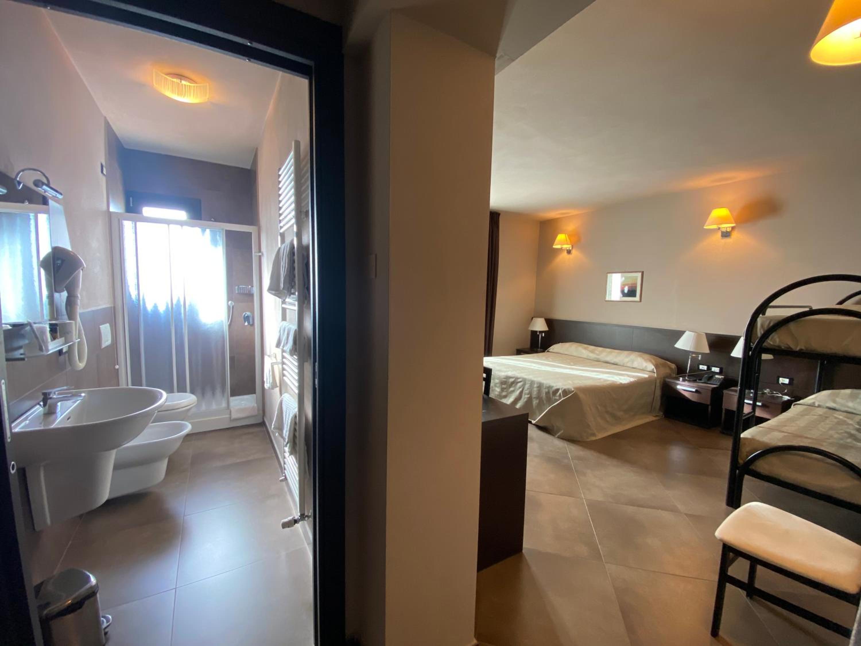 Classic Quadruple Room photo 3