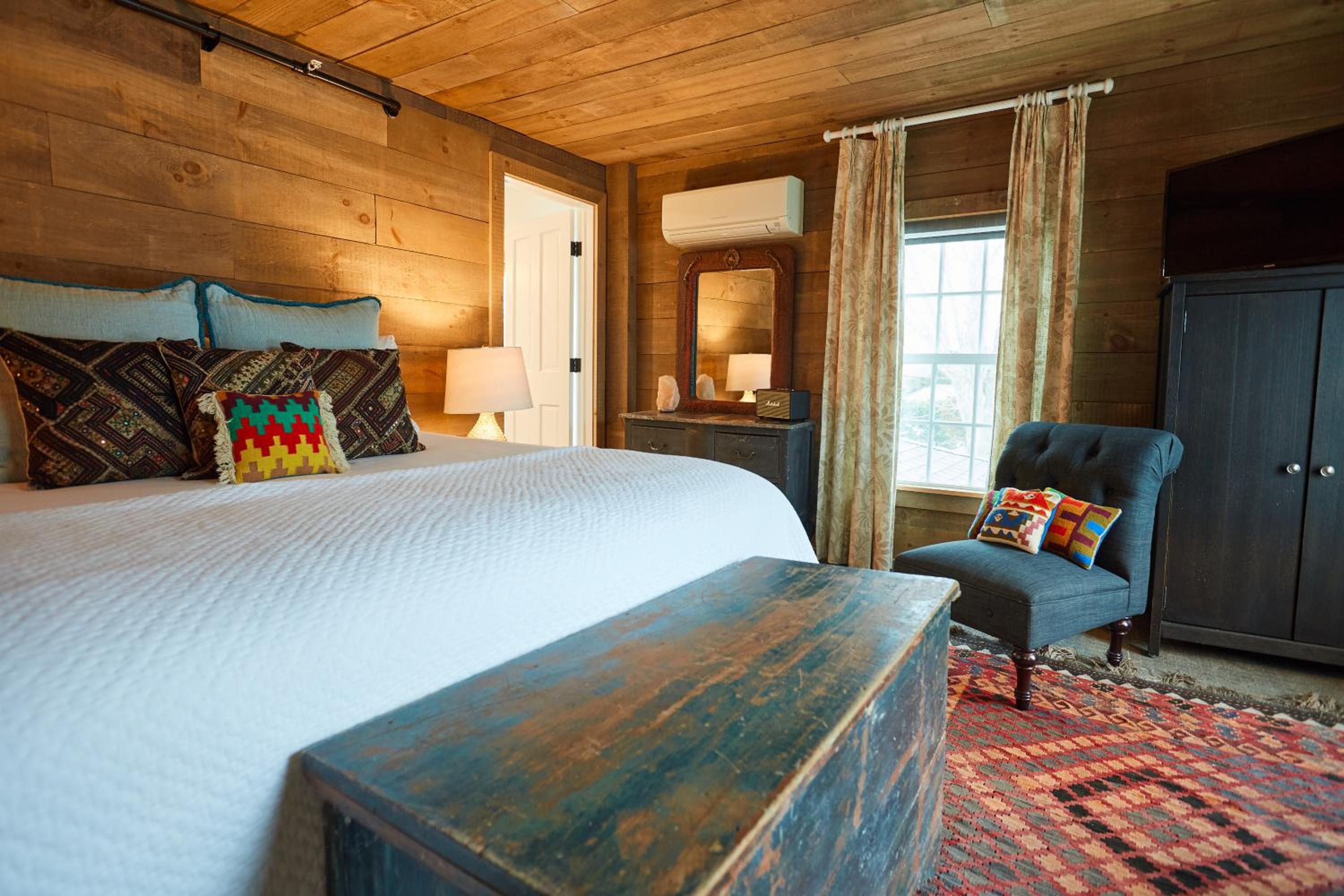 Deluxe King Room photo 3