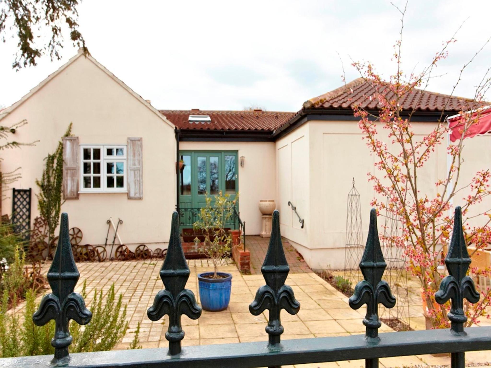 Double Room With Patio photo 2