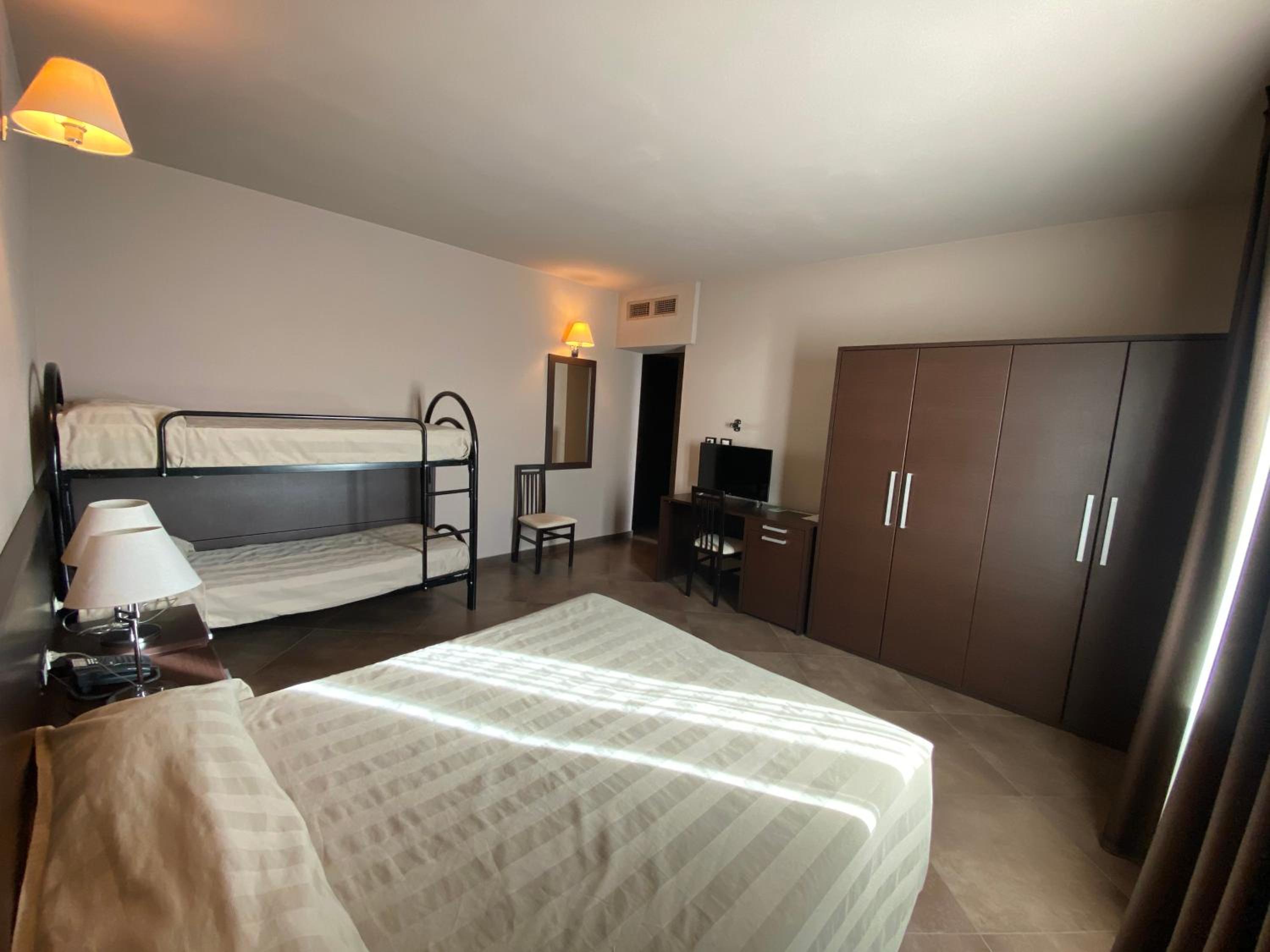 Classic Quadruple Room photo 1