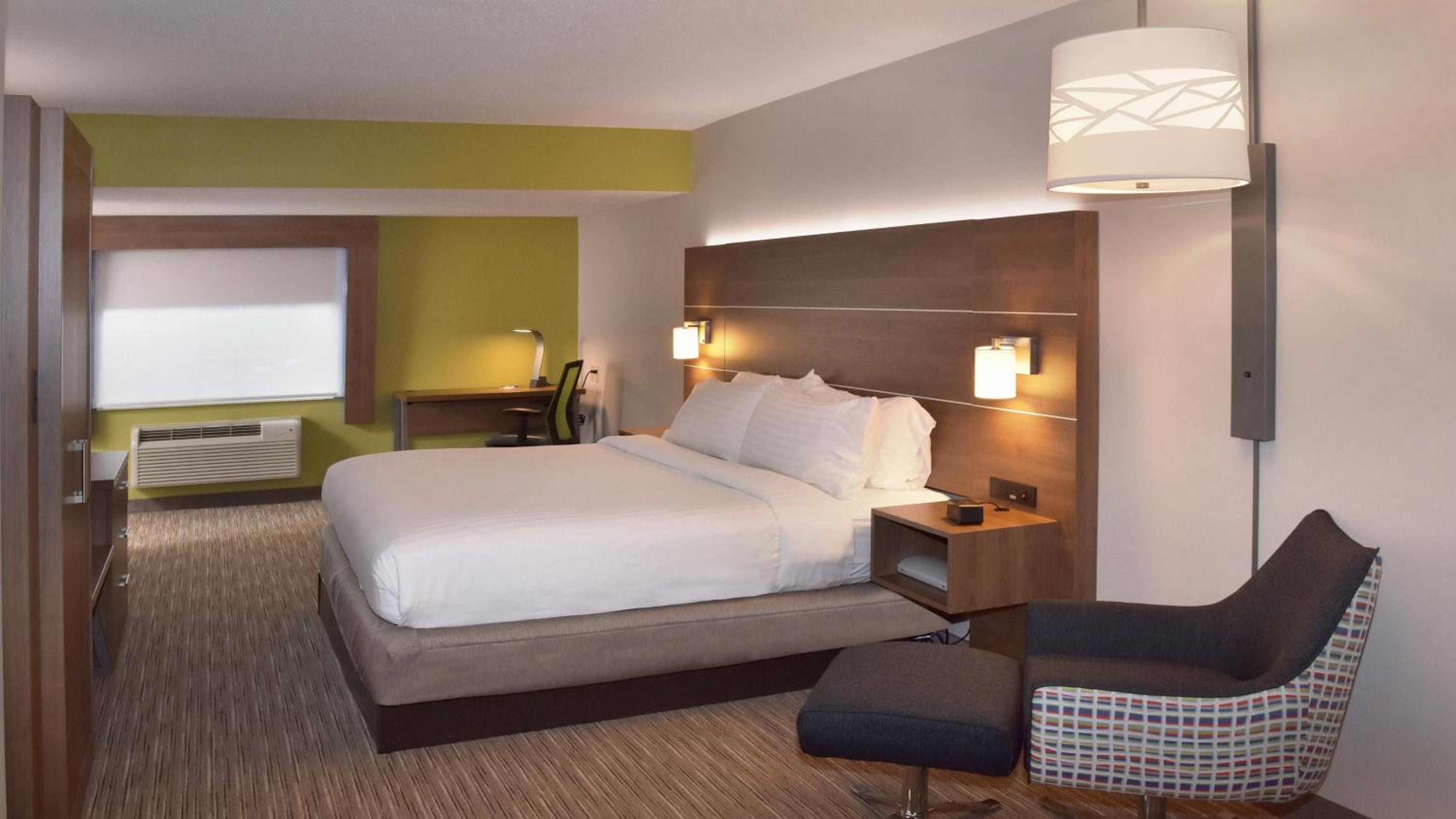 King Suite - Photo 2