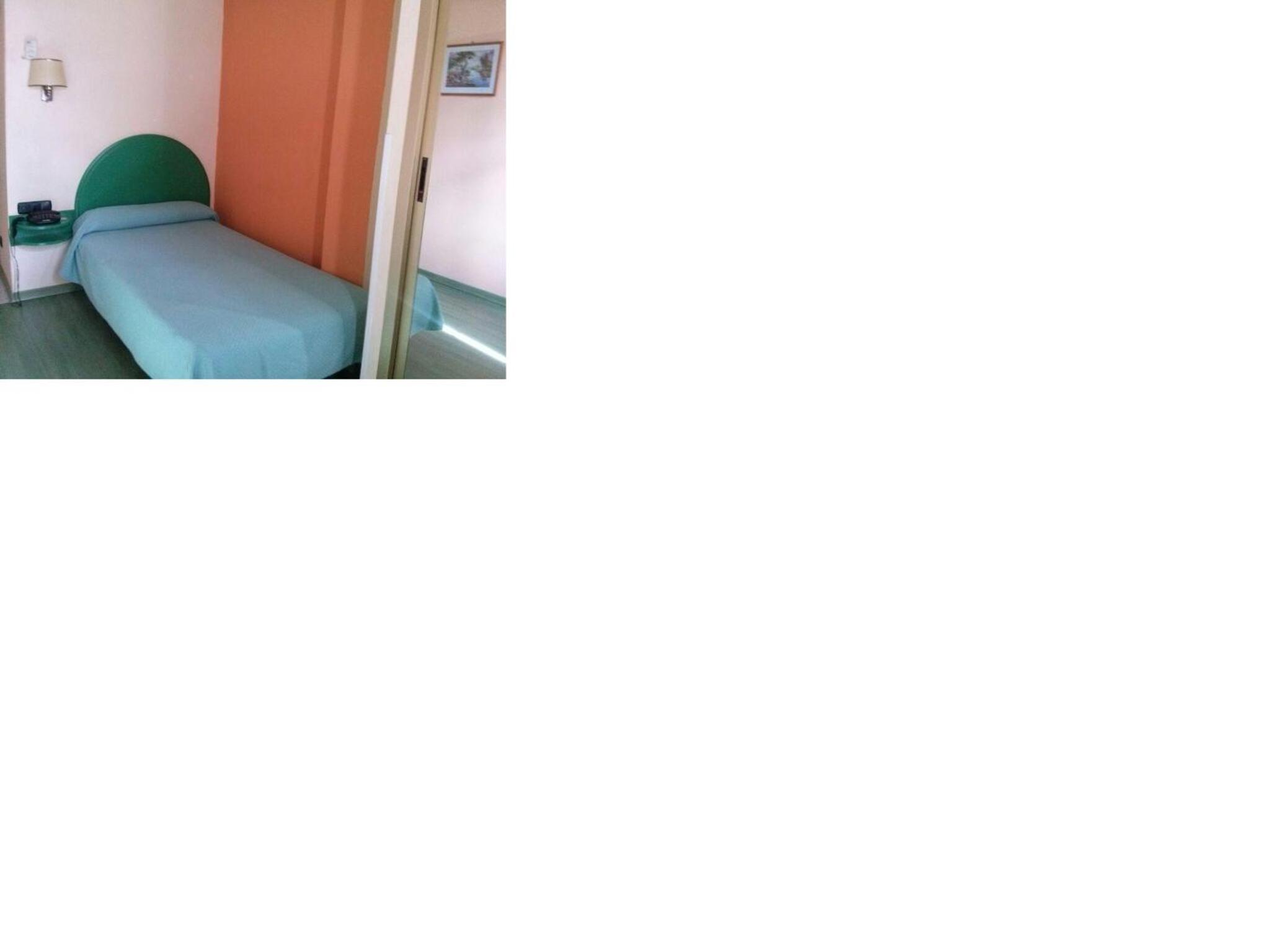 Single Room photo 2