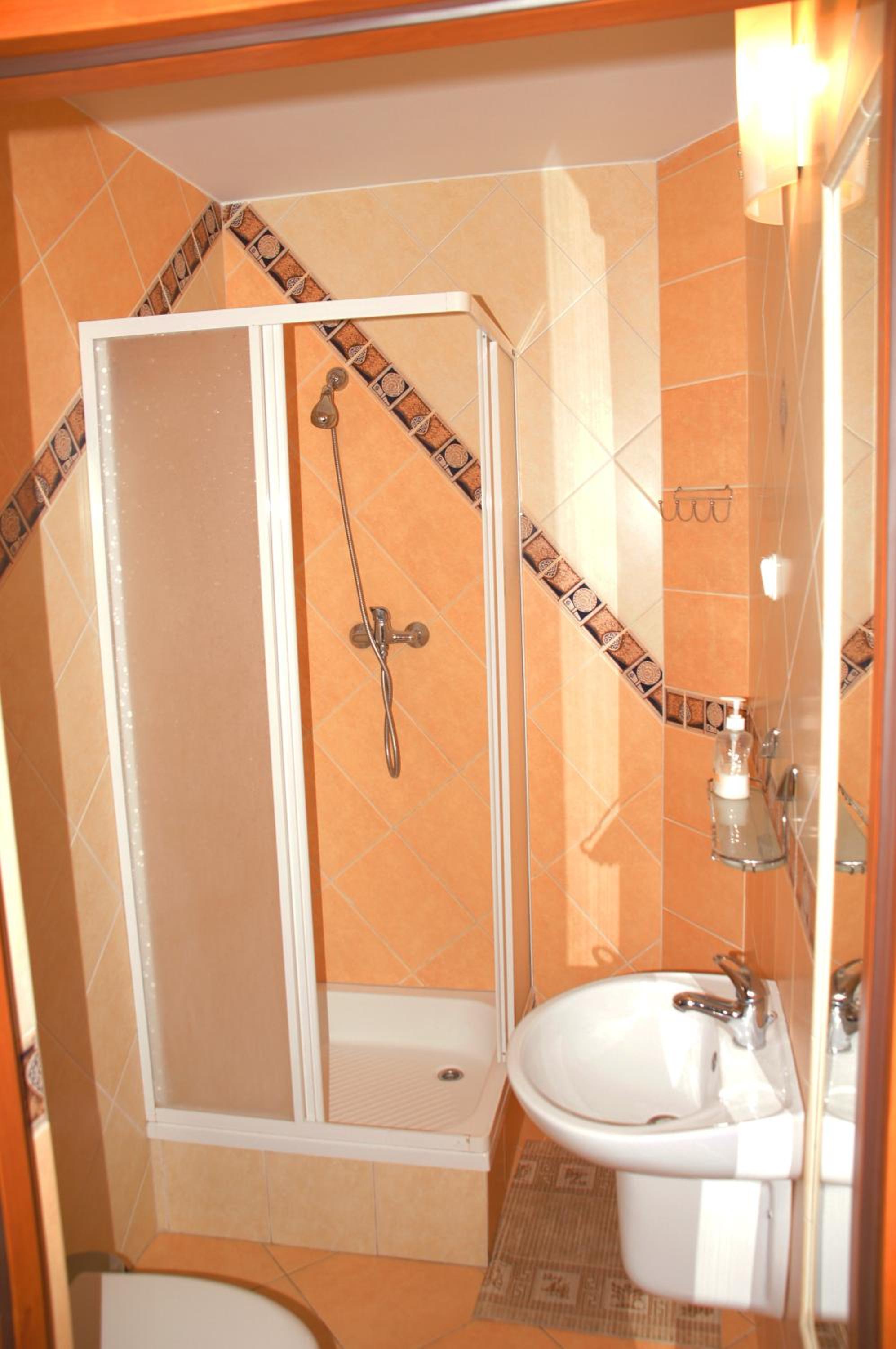 Double Room with Balcony - Photo 2