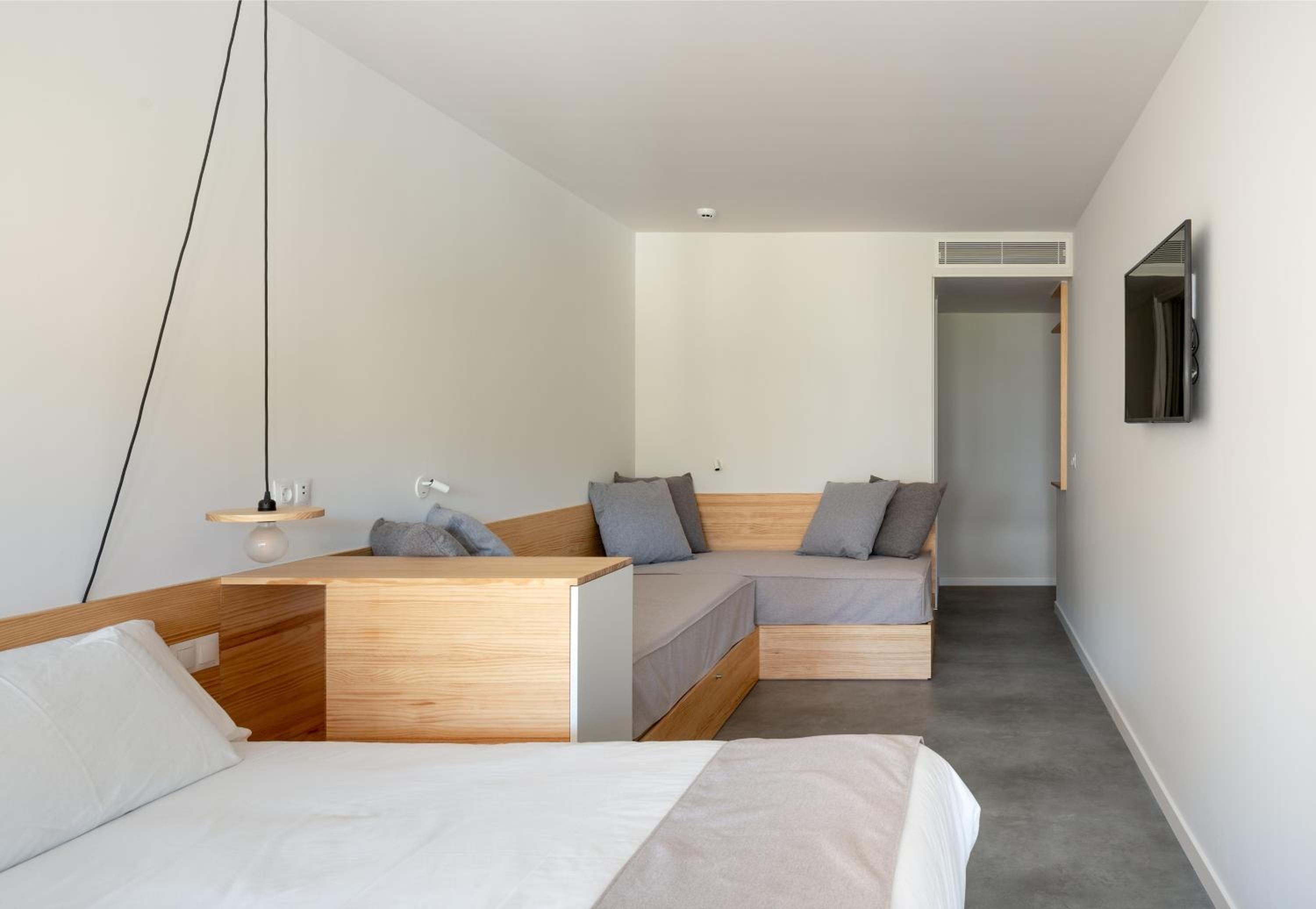 Deluxe Room with City View photo 2