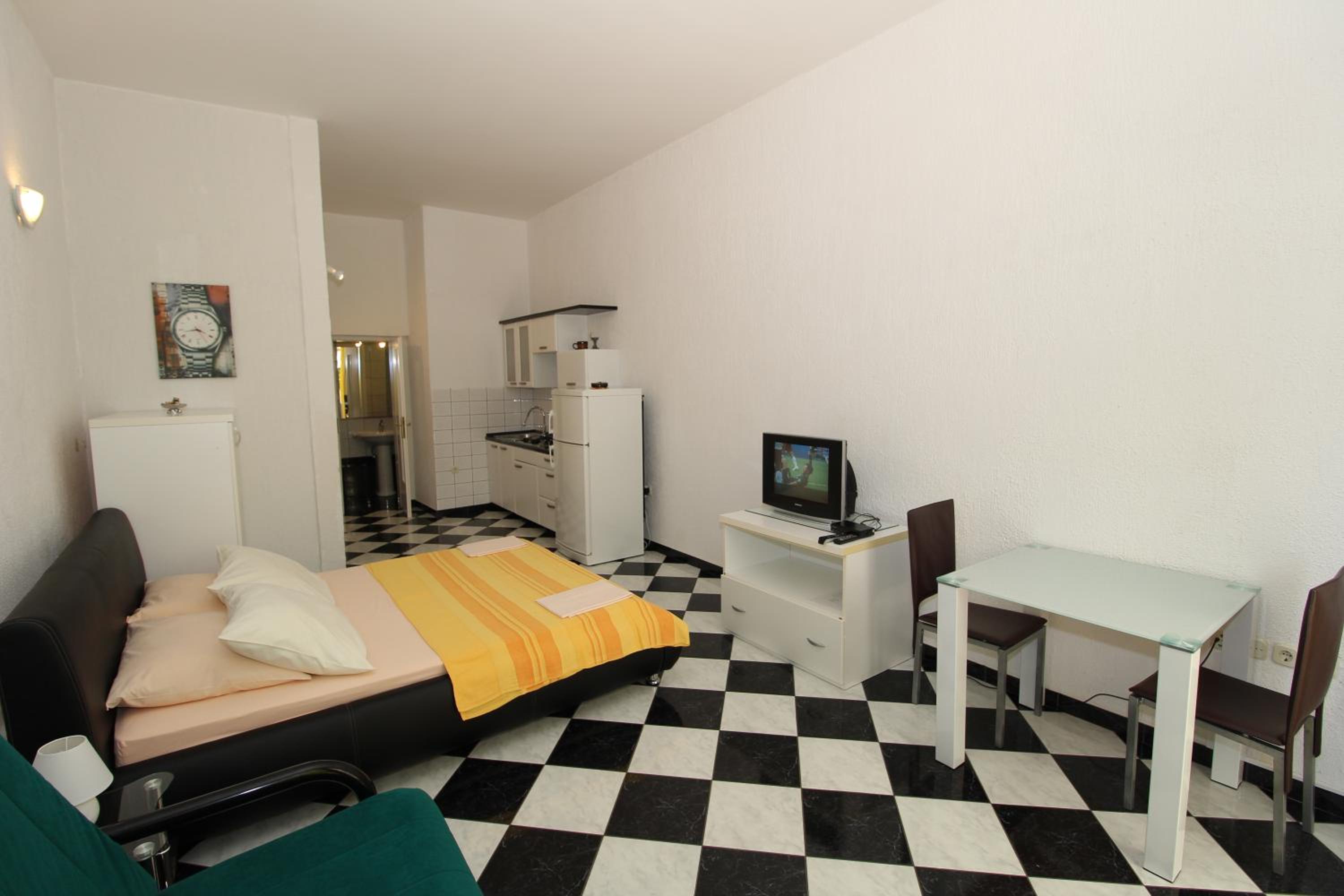 King Studio with Sofa Bed