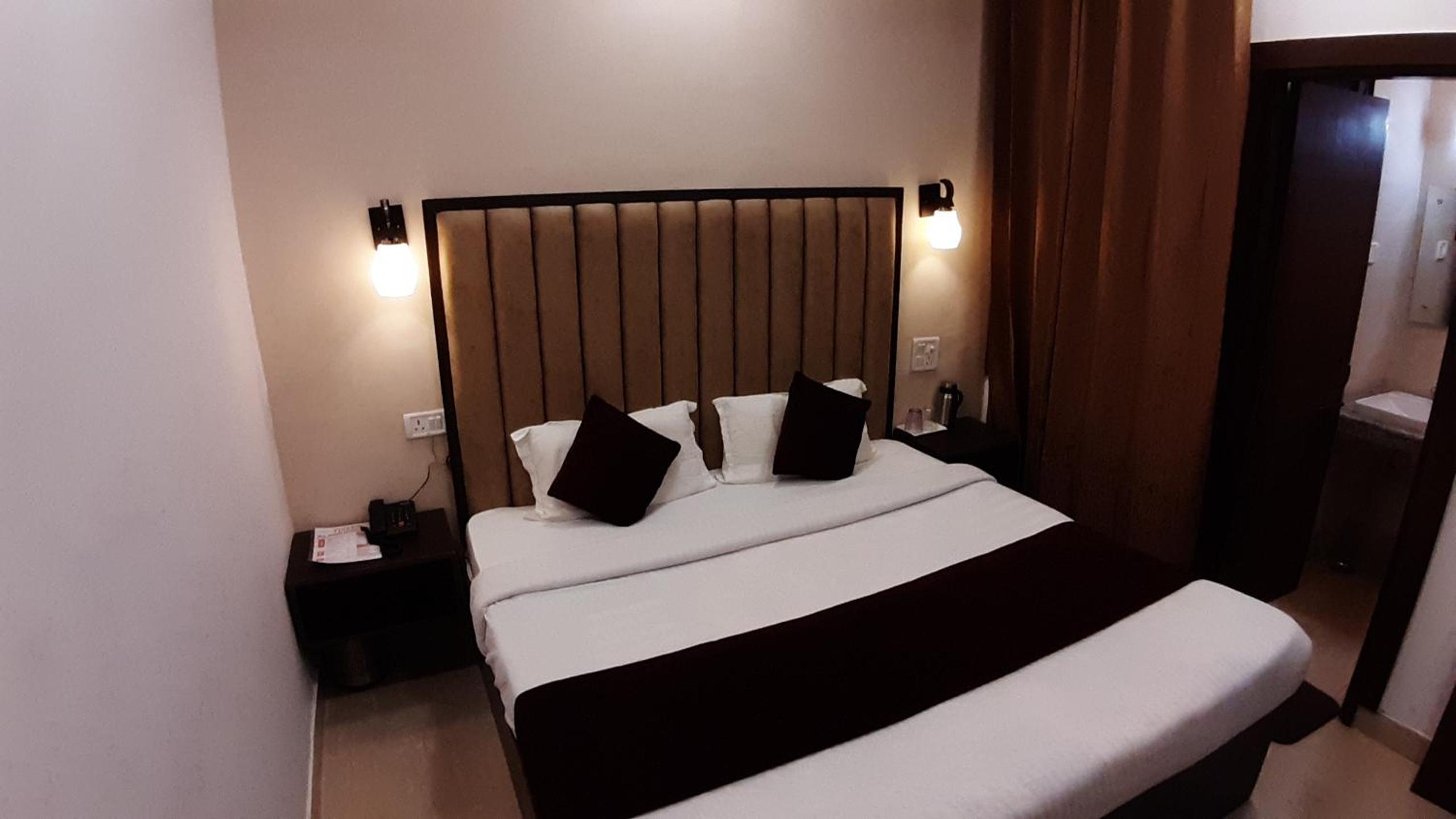 Deluxe Double Room - Photo 8